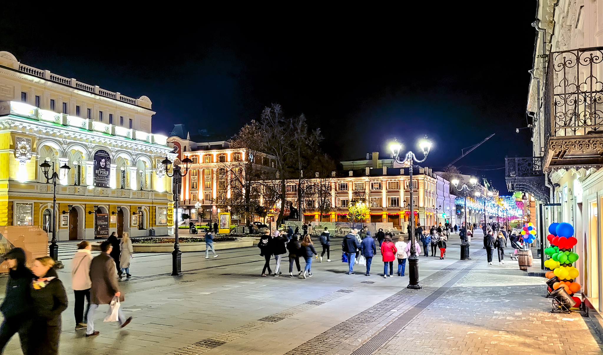 Bolshaya Pokrovskaya at night (Nizhny Novgorod) - My, Nizhny Novgorod, Bolshaya Pokrovskaya, Night, Building, Backlight, Longpost