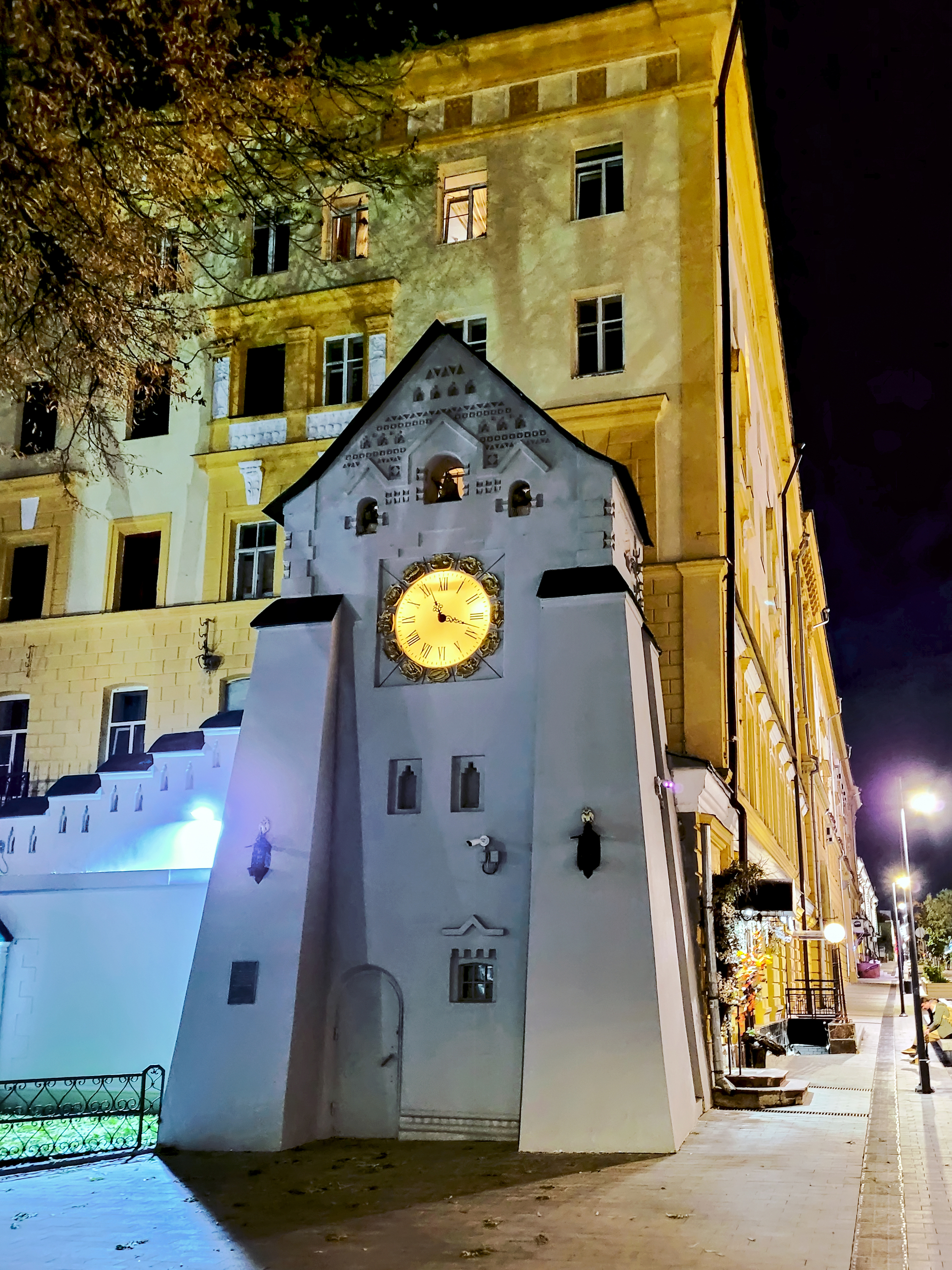 Bolshaya Pokrovskaya at night (Nizhny Novgorod) - My, Nizhny Novgorod, Bolshaya Pokrovskaya, Night, Building, Backlight, Longpost