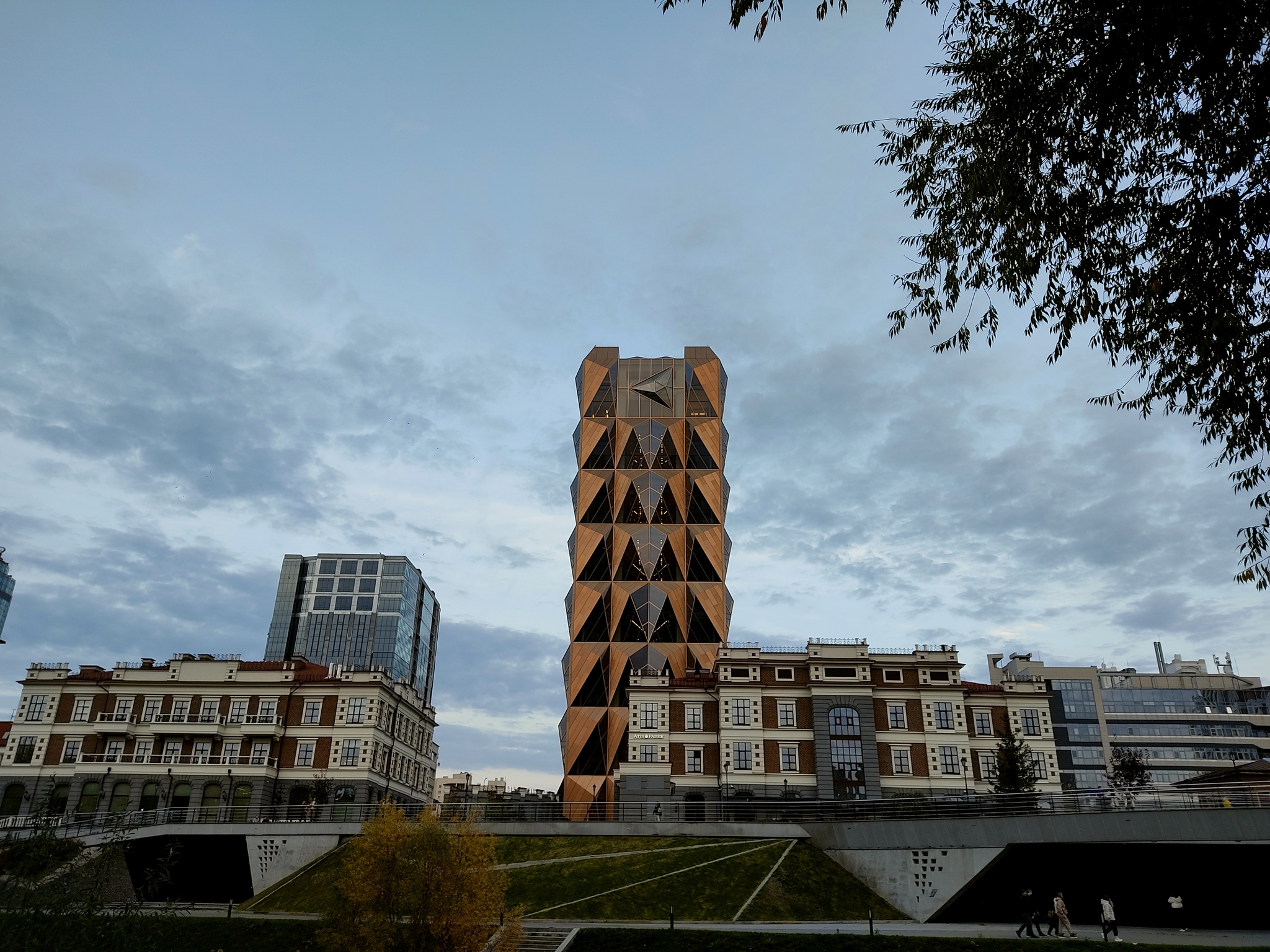 Набережная реки Исеть в Екатеринбурге - Моё, Фотография, Екатеринбург, Река исеть, Набережная, Длиннопост