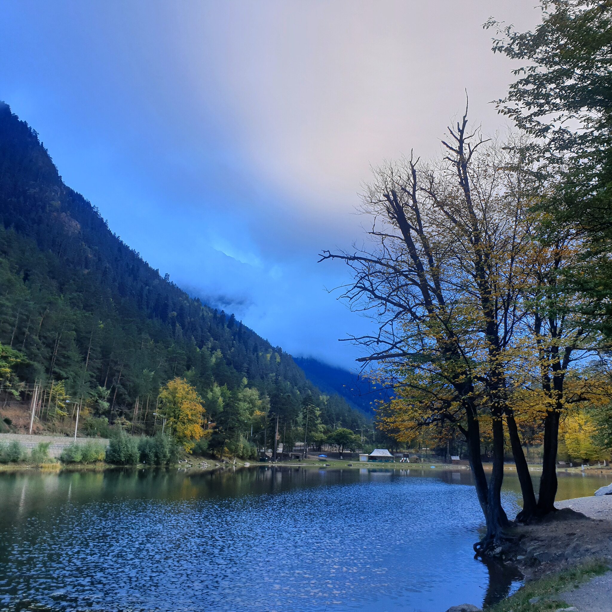 Morning in the mountains - My, Caucasus, The mountains, Autumn, Luck, Mobile photography, Fog, dawn, Teberda, Kara-Kel, Lake, Longpost