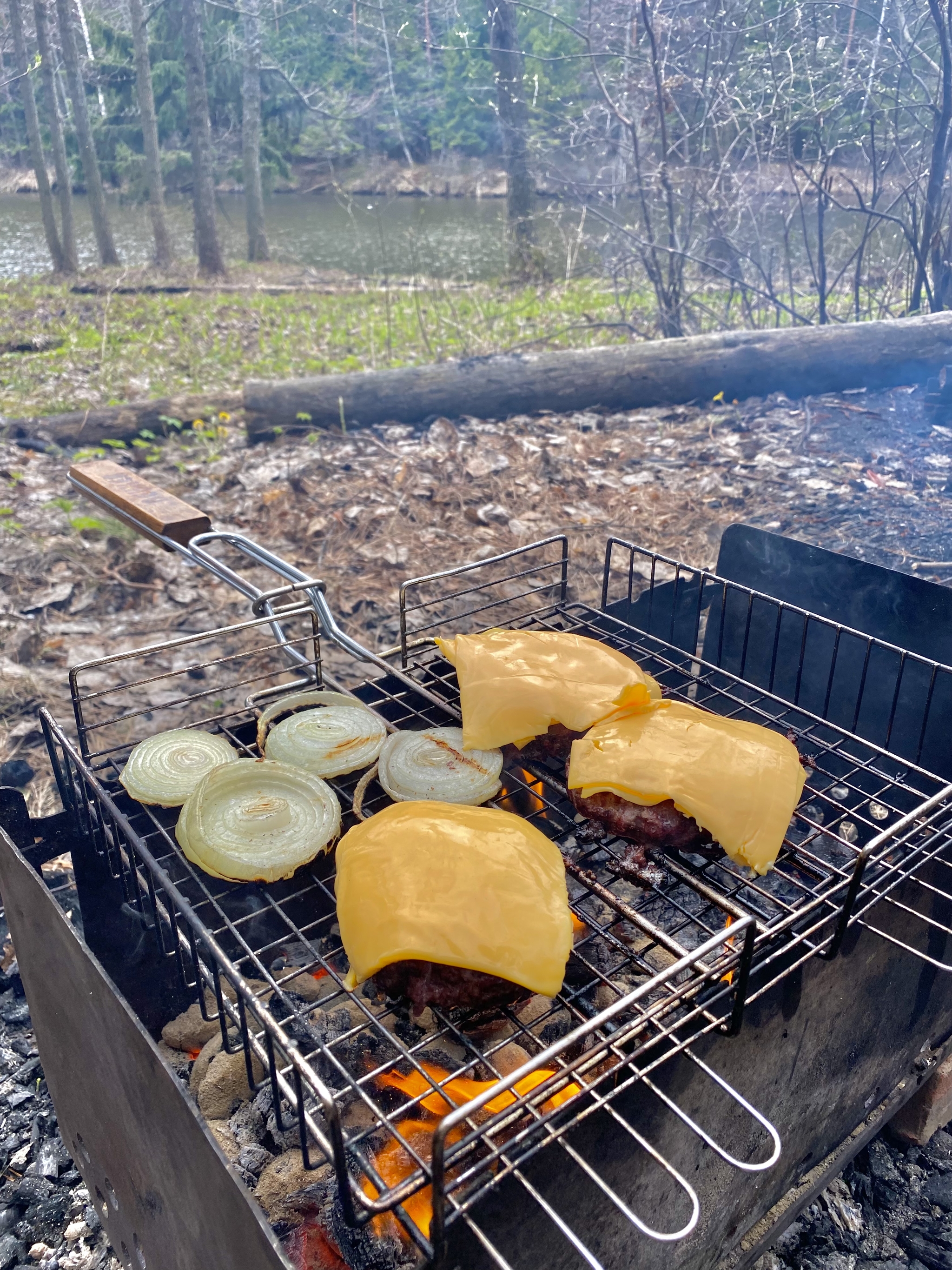 Пикник у обочины :) - Моё, Бургер, Пикник, Отдых на природе, Река, Гриль, Выходные, Длиннопост