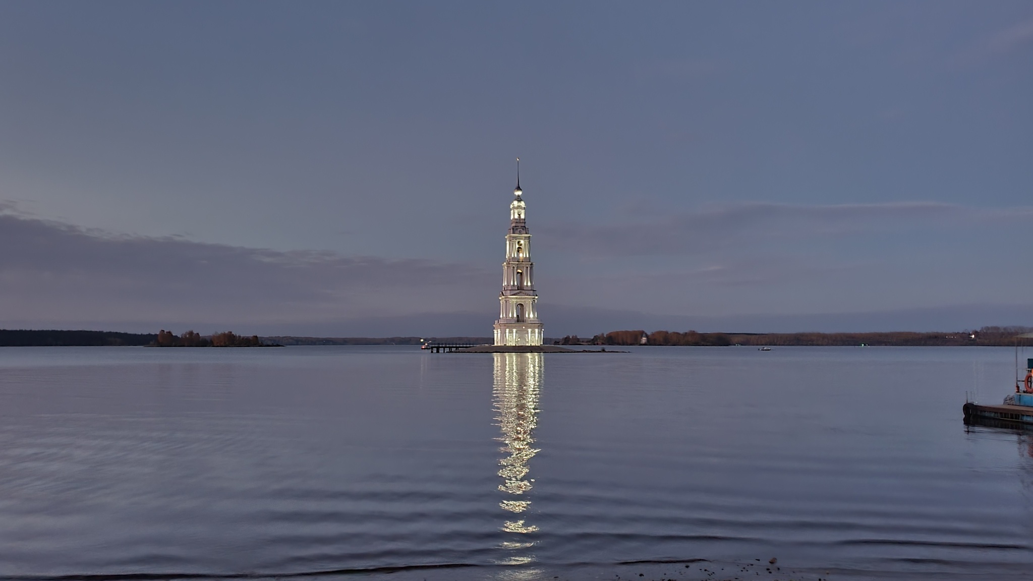 Калязинская колокольня под водой фото