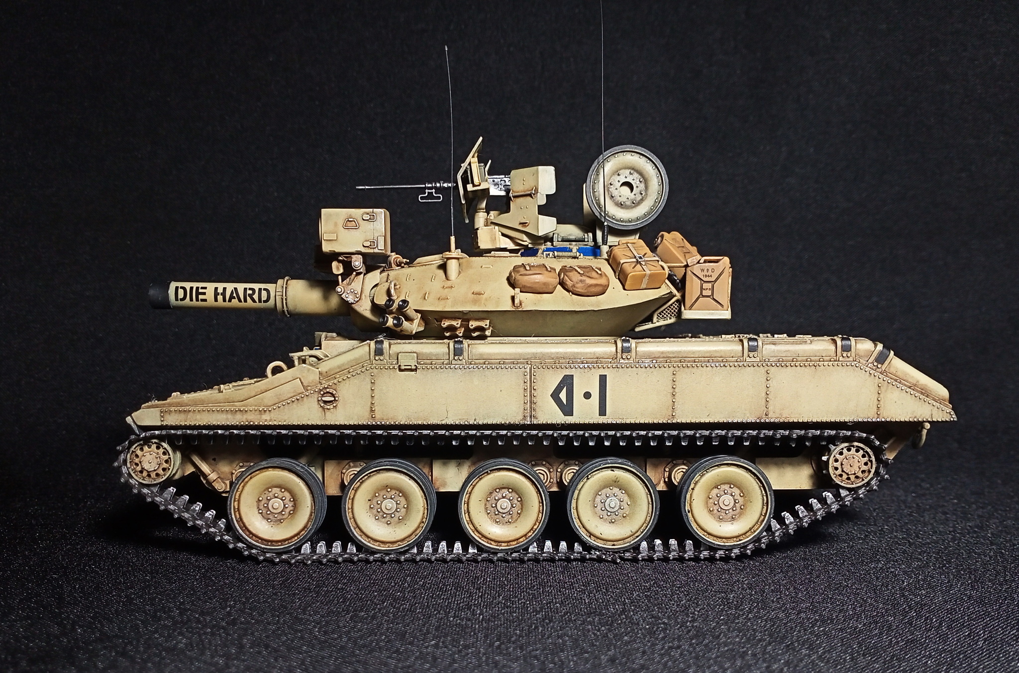 Light tank with a large caliber. M551A1 Sheridan - My, Modeling, Stand modeling, Prefabricated model, Miniature, With your own hands, Needlework without process, Story, Scale model, Collection, Collecting, USA, Tanks, Cold war, Armored vehicles, Technics, Military equipment, Sheridan, Desert Storm, Interesting, Video, Longpost