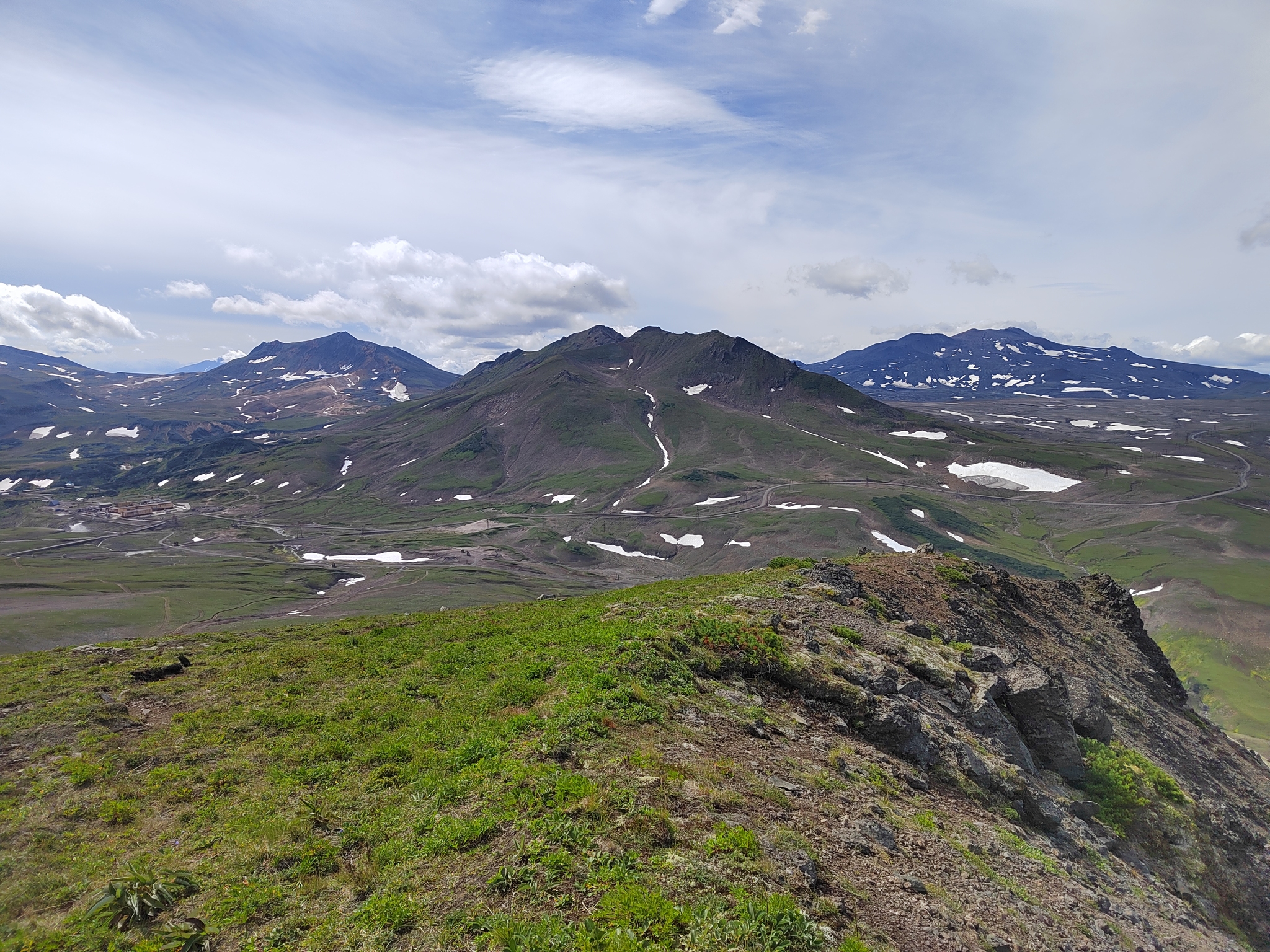 Sopka Long. Neighborhood of Mutnovskaya station. Kamchatka - My, Kamchatka, Petropavlovsk-Kamchatsky, Mutnovskaya GeoES-1, Volcano, Gorely Volcano, Vilyuchinsky volcano, The mountains, Hike, Hills, Vertex, Nature, Travels, Travel across Russia, Longpost