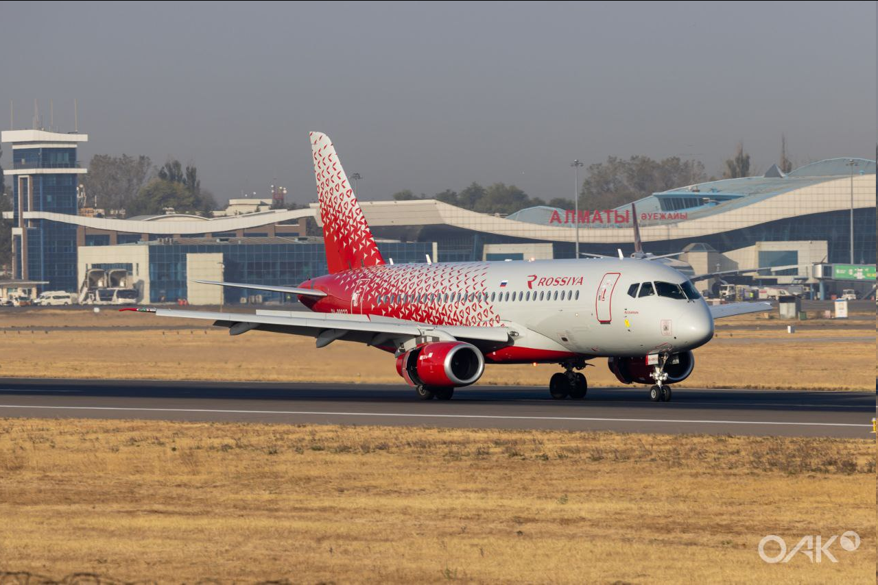 Суперджет России в аэропорту Алматы - Sukhoi Superjet 100, Самолет, Аэропорт, Фотография, Длиннопост