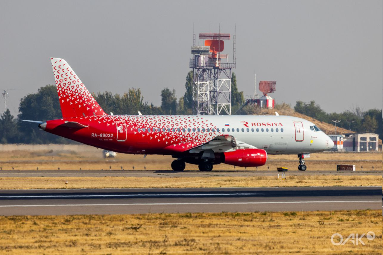 Суперджет России в аэропорту Алматы - Sukhoi Superjet 100, Самолет, Аэропорт, Фотография, Длиннопост