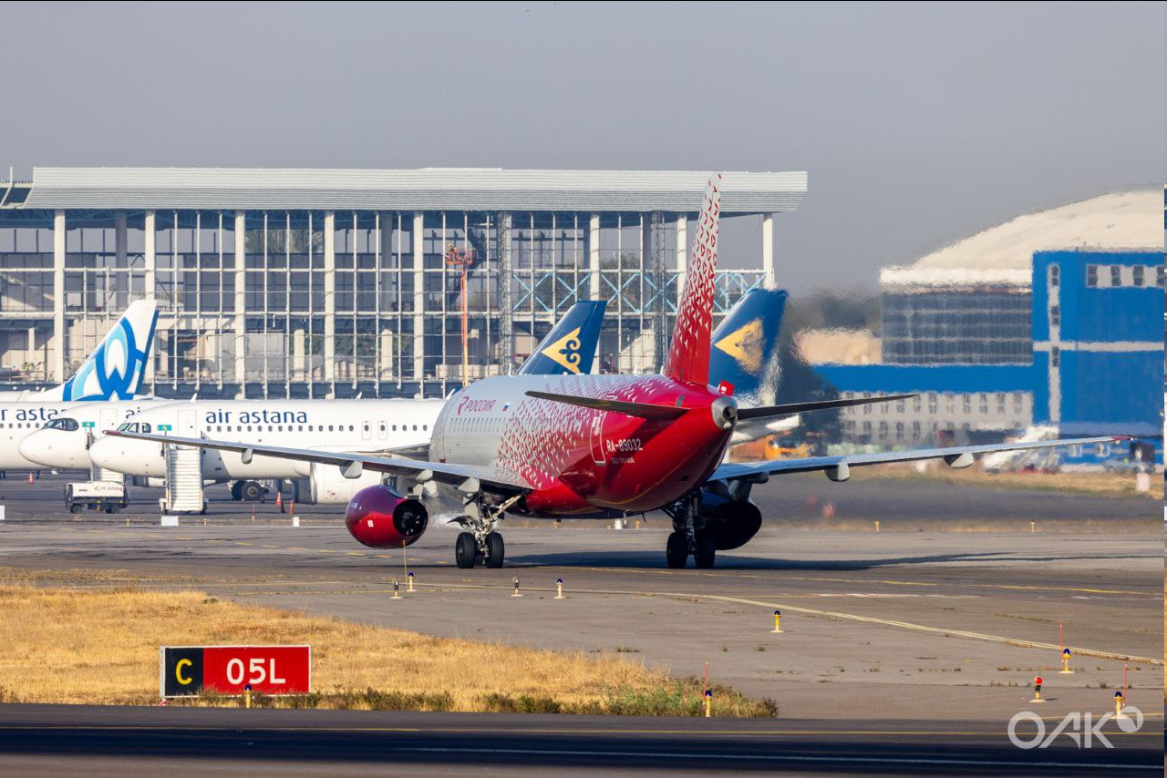 Суперджет России в аэропорту Алматы - Sukhoi Superjet 100, Самолет, Аэропорт, Фотография, Длиннопост