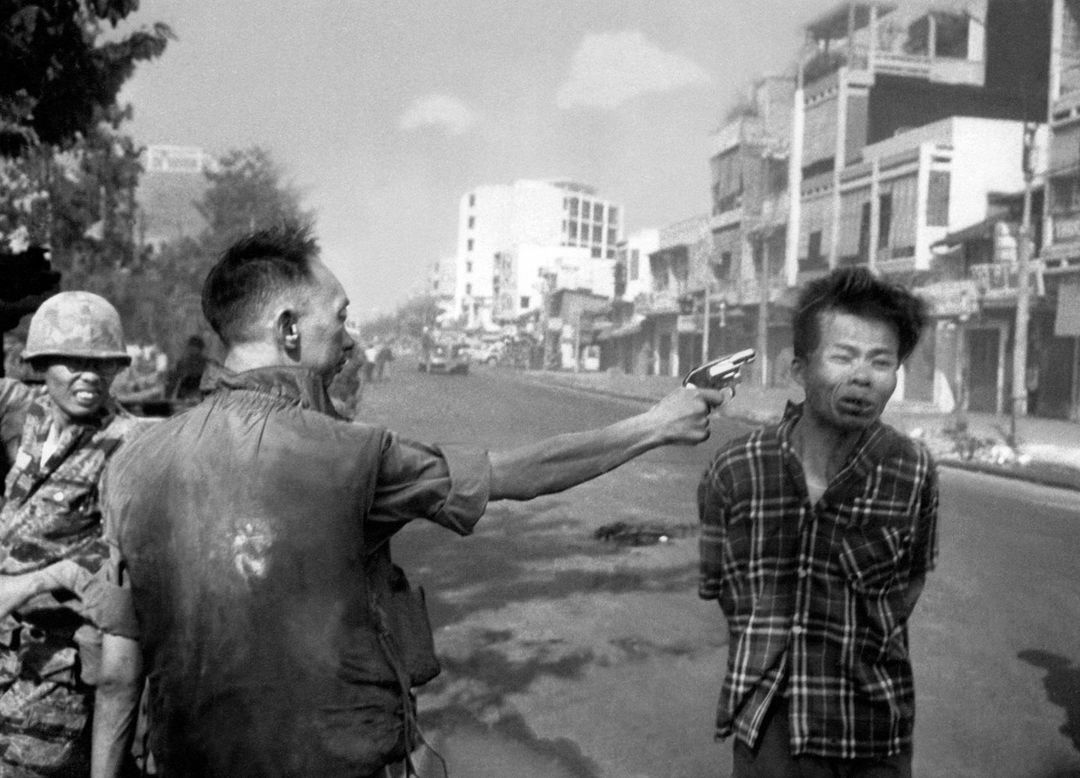 Who is the executioner, who is the victim? - Vietnam, Saigon, Journalism, Pulitzer Prize, Politics, Vietcong, Repeat, Execution, Lynching