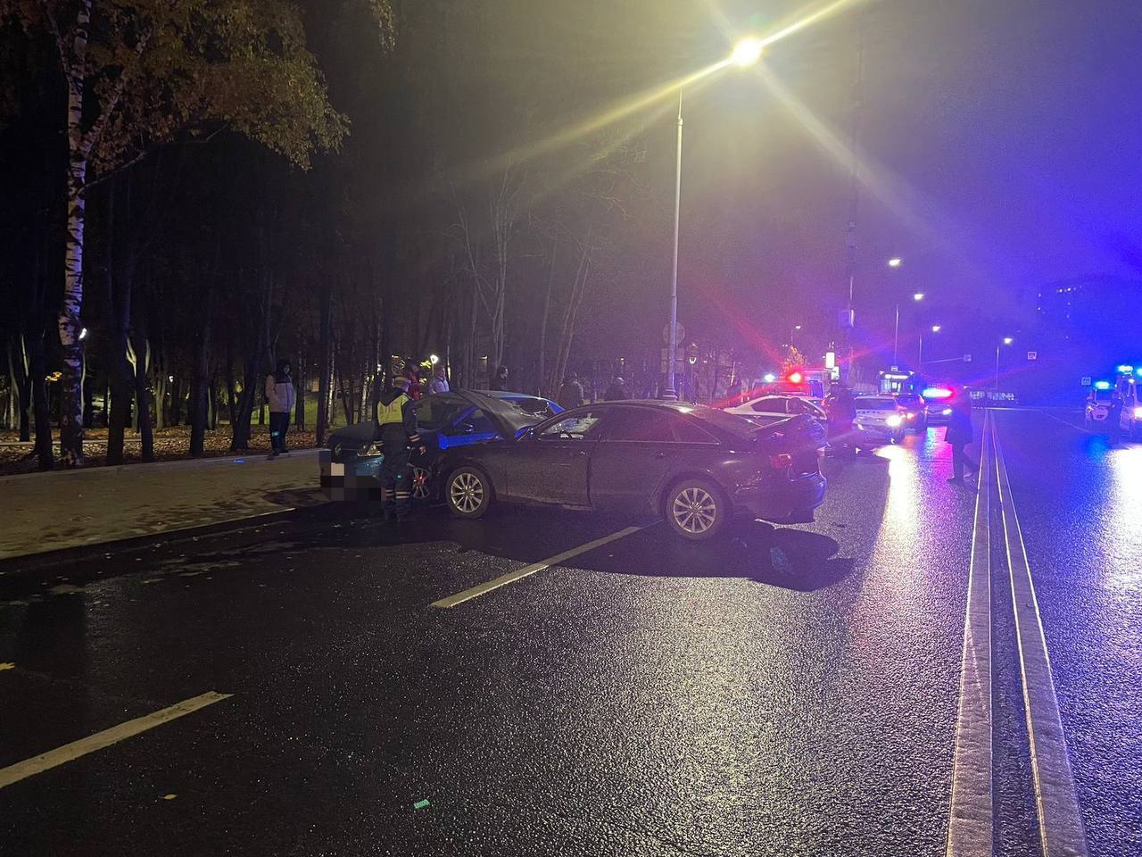 На Западе Москвы пьяный автомобилист на полной скорости сбил мать с ребенком  — женщина и ее пятилетний сын погибли | Пикабу