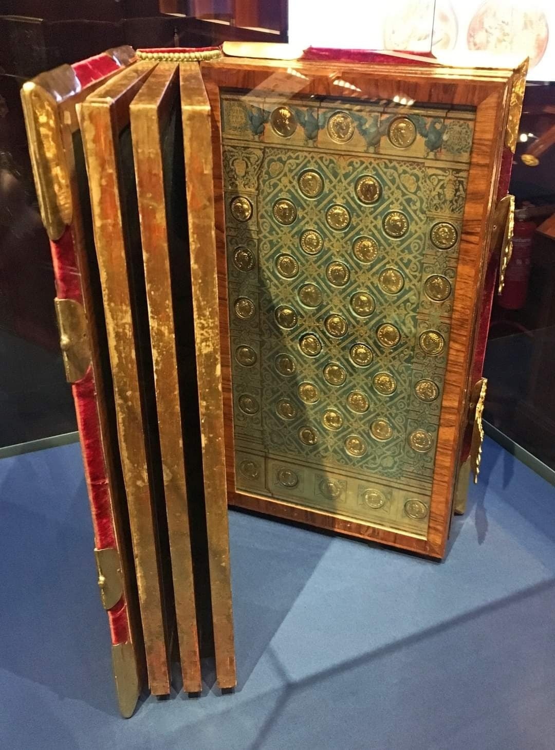 The Codex Aureus - Моё, Средневековье, История, Музей, Картина, Длиннопост