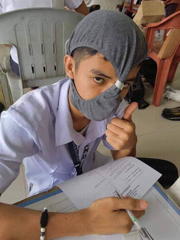 College students in the Philippines are required to wear 'anti-cheating hats' to their exams that would block them from seeing other than their desk - Philippines, Students, Studies, Exam, Hat, Creative, Humor, Longpost