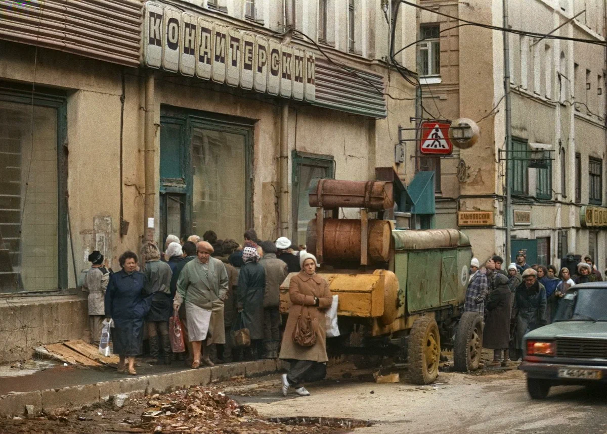 Москва в лихие 90-е. Интересные фотографии тяжелых времен | Пикабу