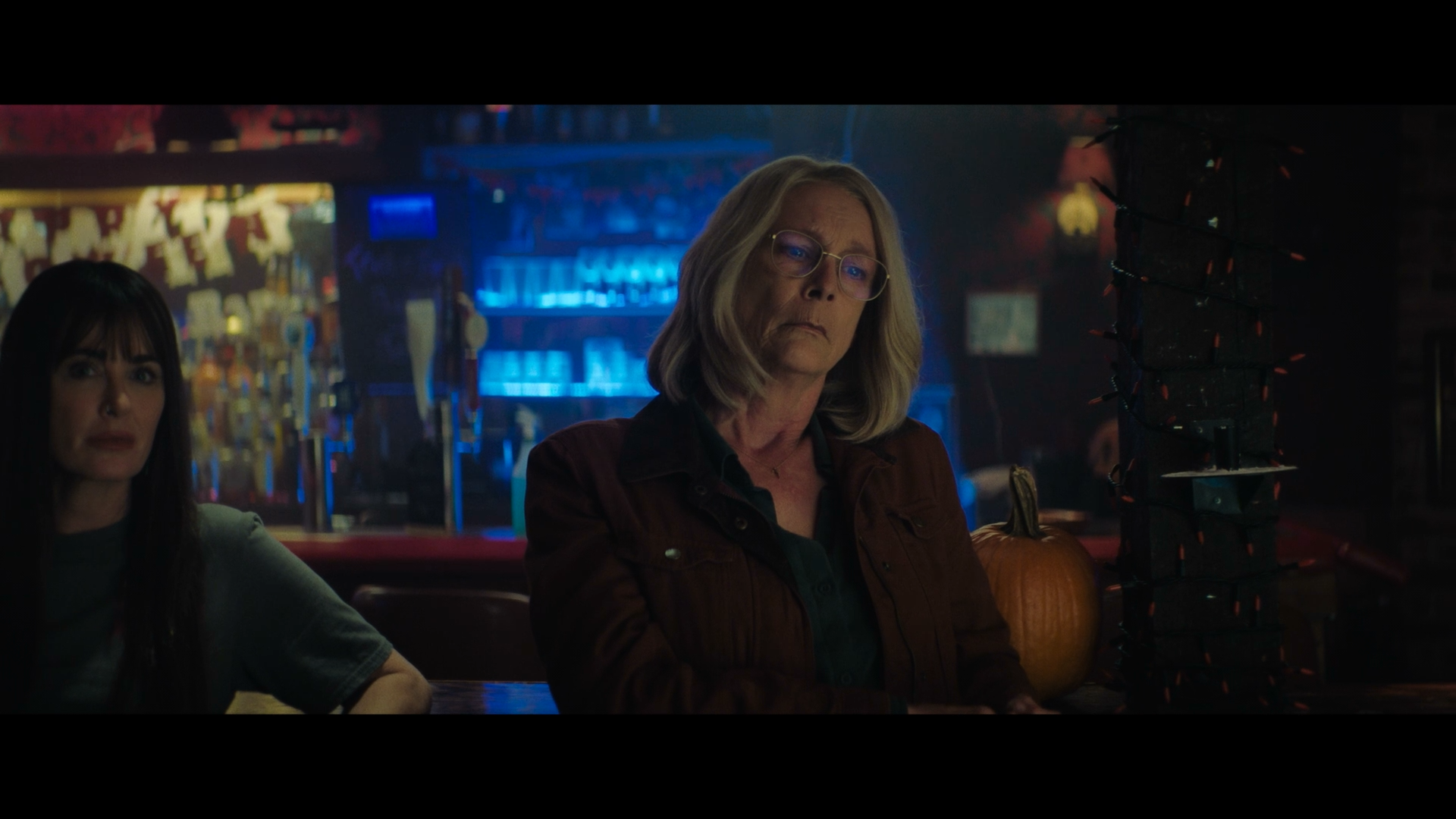 Halloween Ends (2022). The final film of the new trilogy - My, What to see, I advise you to look, Movies, Actors and actresses, Classic, Hollywood, Halloween, Slashers, Horror, Michael Myers (Halloween), Jamie Lee Curtis, Maniac, USA, Nostalgia, 80-е, Cinema, Torrent, Screenshot, Online, Longpost
