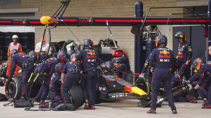 Not today, silver cowboy - Автоспорт, Formula 1, Race, Takeoff, Austin, Texas, USA, Red bull, Mercedes, Max Verstappen, Lewis Hamilton, Charles Leclerc, Carlos Sainz, George Russell, Sebastian Vettel, 2022, World championship, Video, Youtube, Longpost