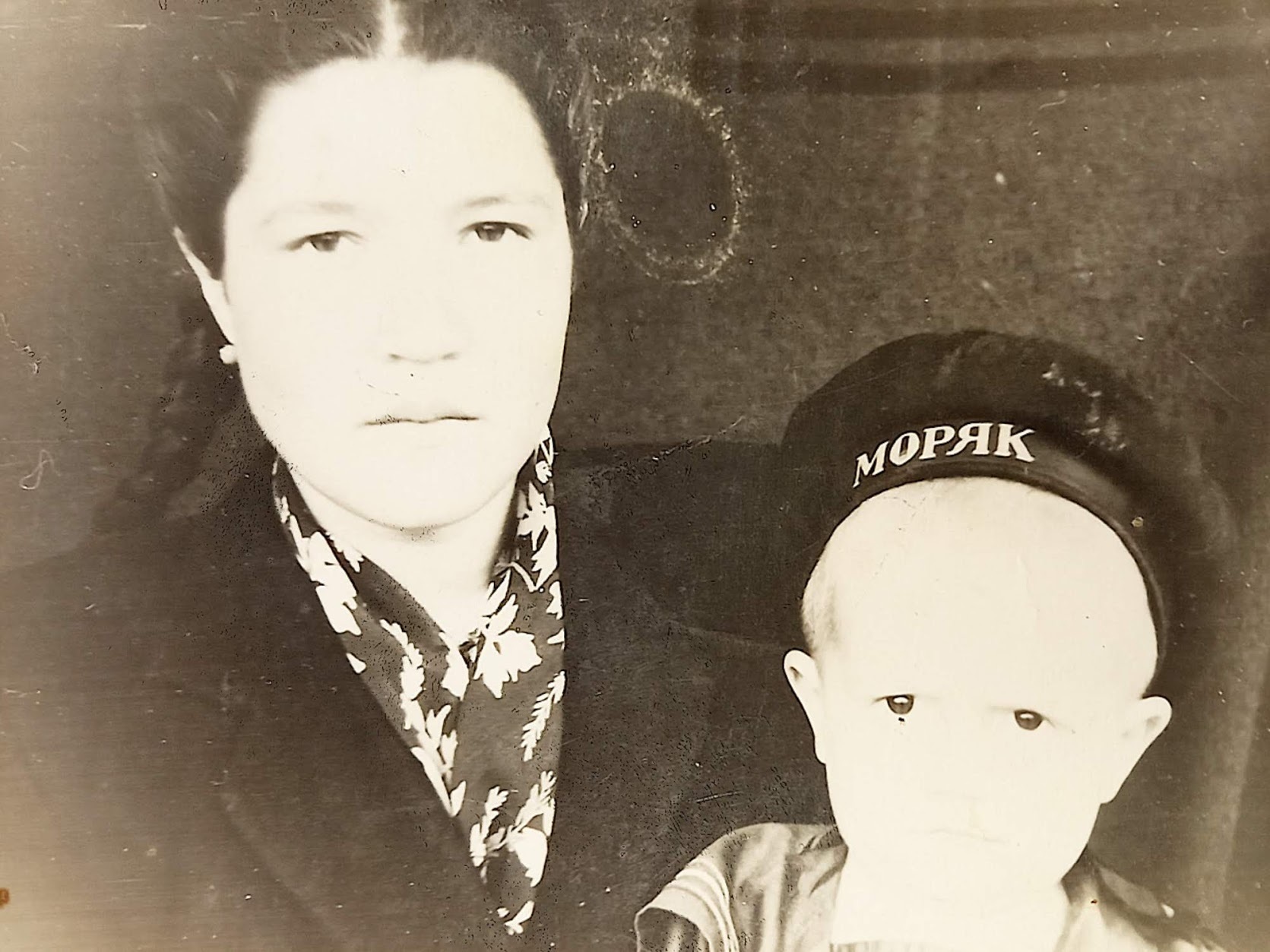 My dad and grandmother - My, Black and white photo, Retouch, Photo on sneaker, Old photo, 60th, Children