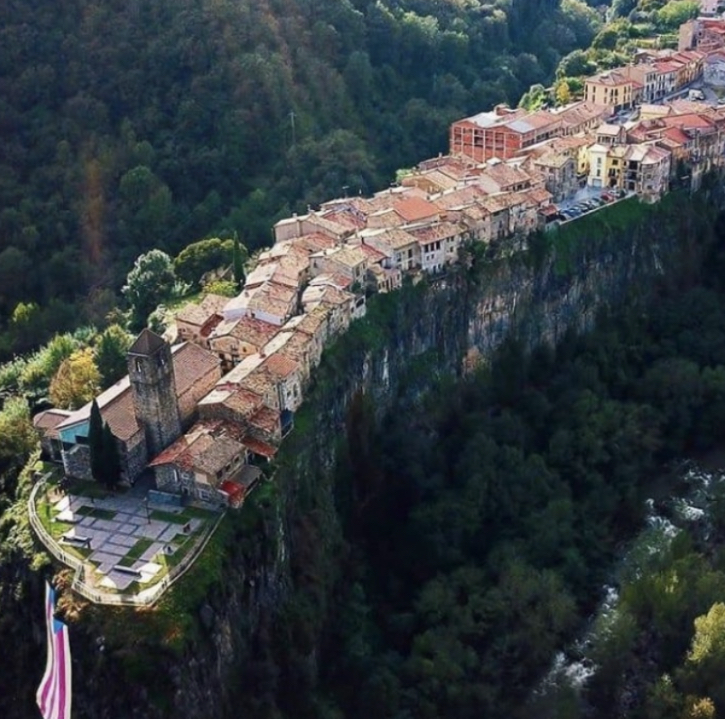 Life over the abyss - Town, Town, sights, Spain, The rocks, The mountains, The photo, Architecture