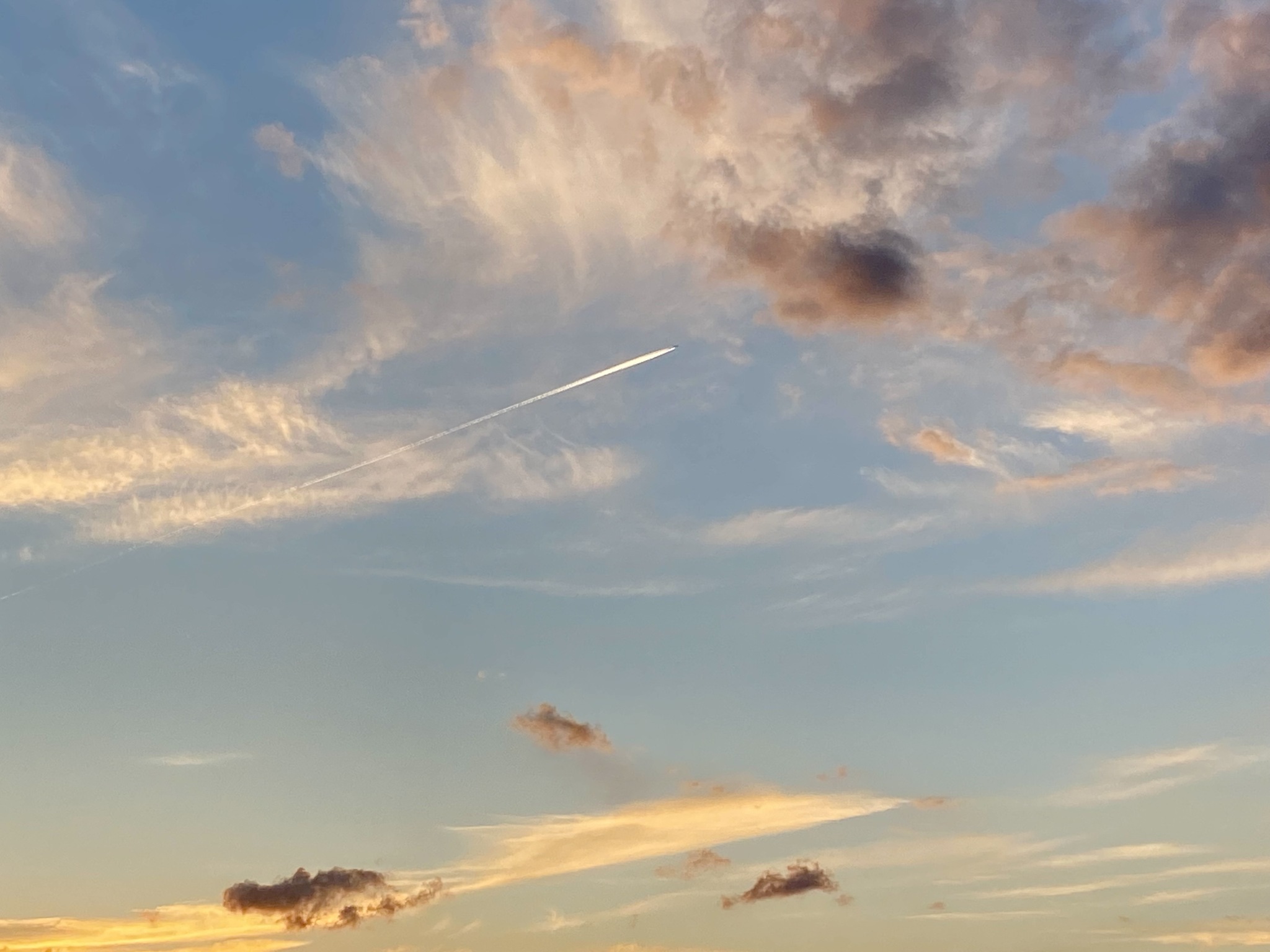 Sky in May - My, Sky, Airplane, Mobile photography, Clouds, Sunset