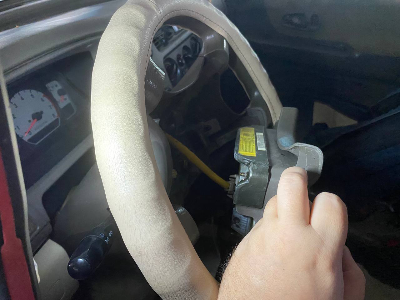 We repair the signal in the steering wheel right in the parking lot - My, Bortjournal, Repair, Signal, Steering wheel, Longpost