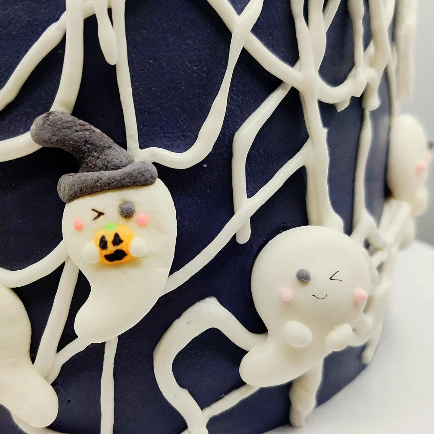 Halloween cake with marshmallows - My, Milota, Yummy, Dessert, Halloween, Marshmallow, Web, Pumpkin, Halloween pumpkin, Spider, Cake, Presents, Needlework with process, Hobby, With your own hands, Sweets, Decor, Video, Vertical video, Longpost