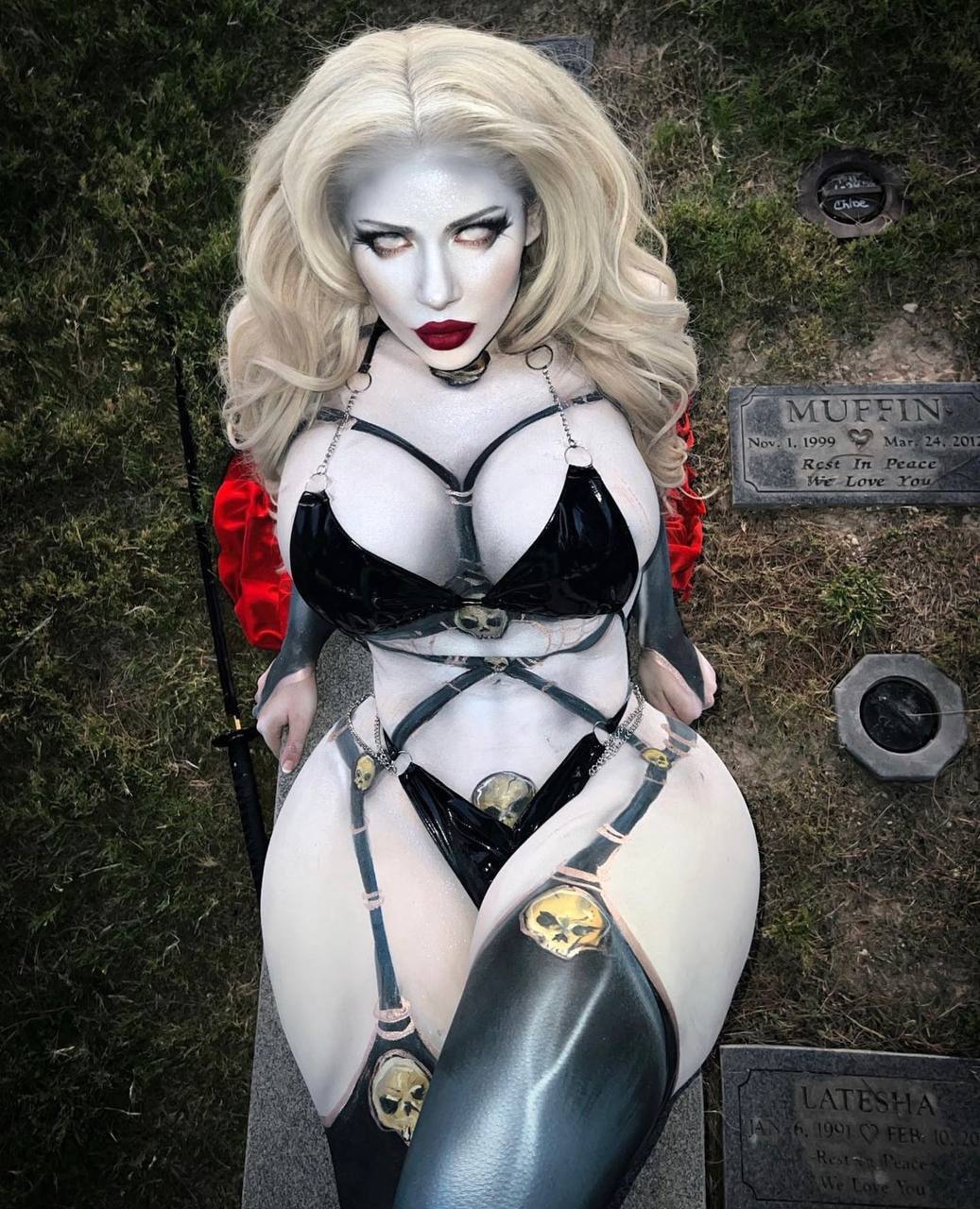 I like halloween like that. - NSFW, Halloween, Cemetery, Girls, Erotic, Booty, Video, The photo, Longpost