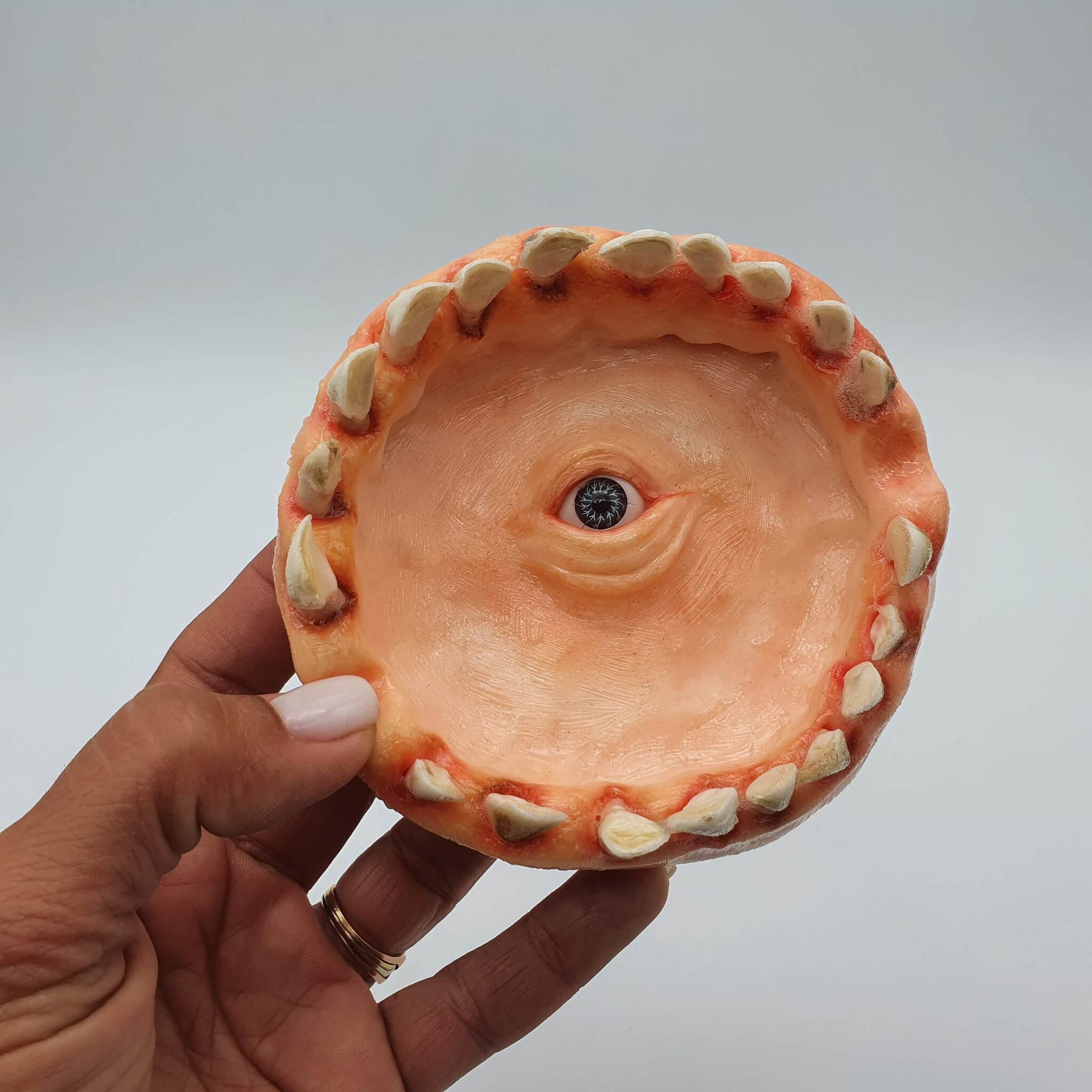 Ashtray with teeth - My, Crafts, Decor, Лепка, Needlework without process, Horror, Polymer clay, Teeth, Kripota, Needlework, Jaws, Ashtray, Longpost