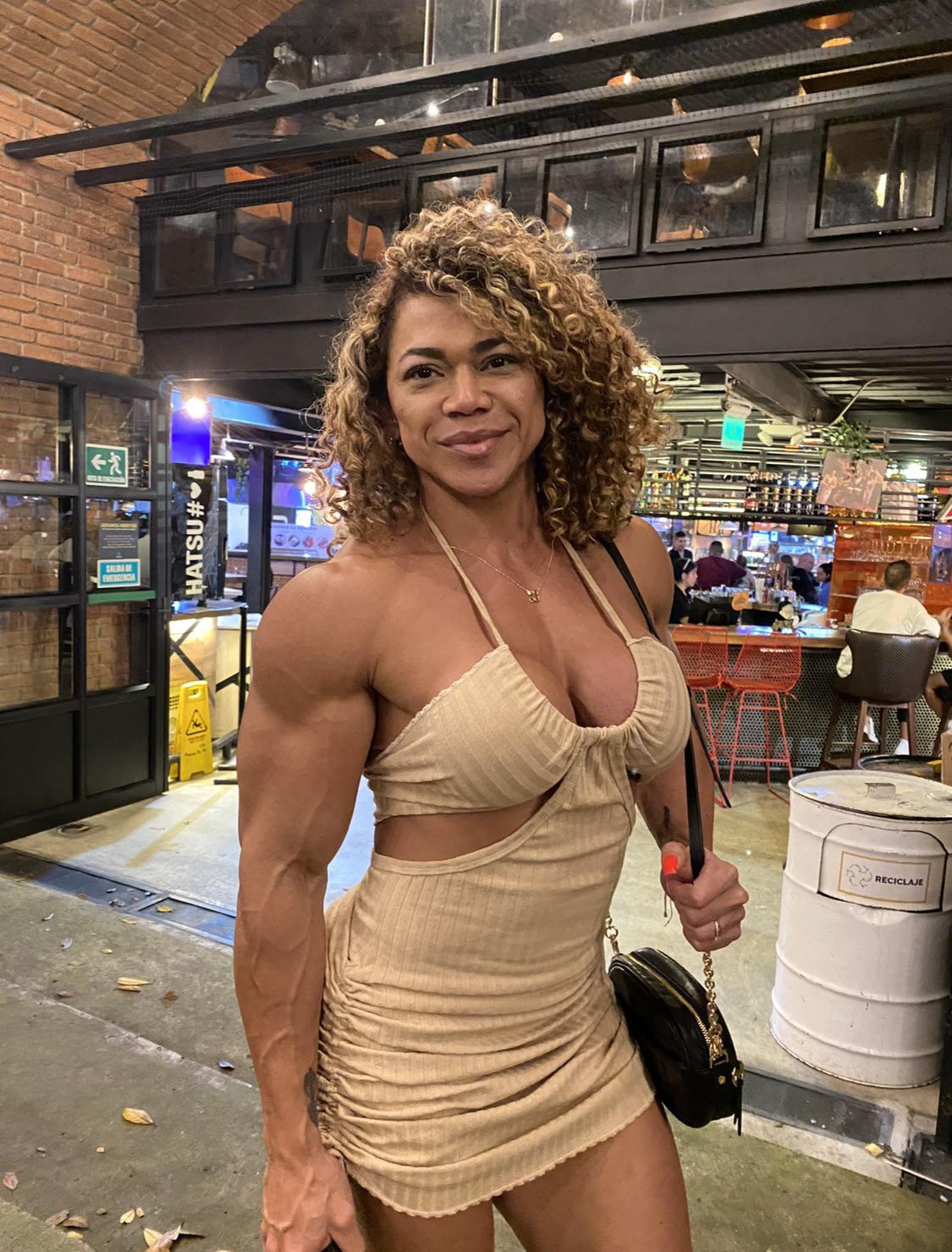 Zunilda Hojos Mendes - NSFW, Girls, Bodybuilders, Strong girl, Erotic, Labia, Booty, Sleep-Sleep, Video, Soundless, Vertical video, Longpost, Amy Mendez, Onlyfans