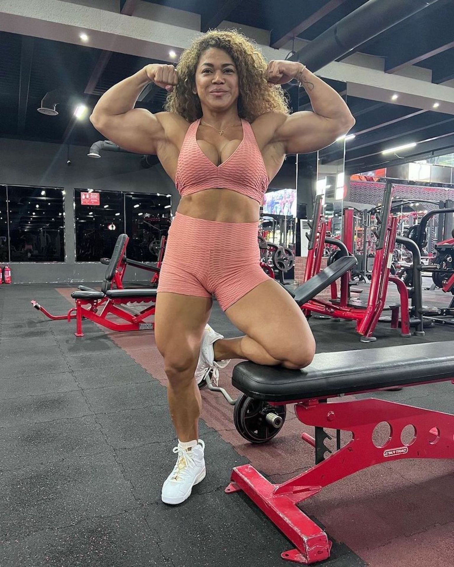 Zunilda Hojos Mendes - NSFW, Girls, Bodybuilders, Strong girl, Erotic, Labia, Booty, Sleep-Sleep, Video, Soundless, Vertical video, Longpost, Amy Mendez, Onlyfans