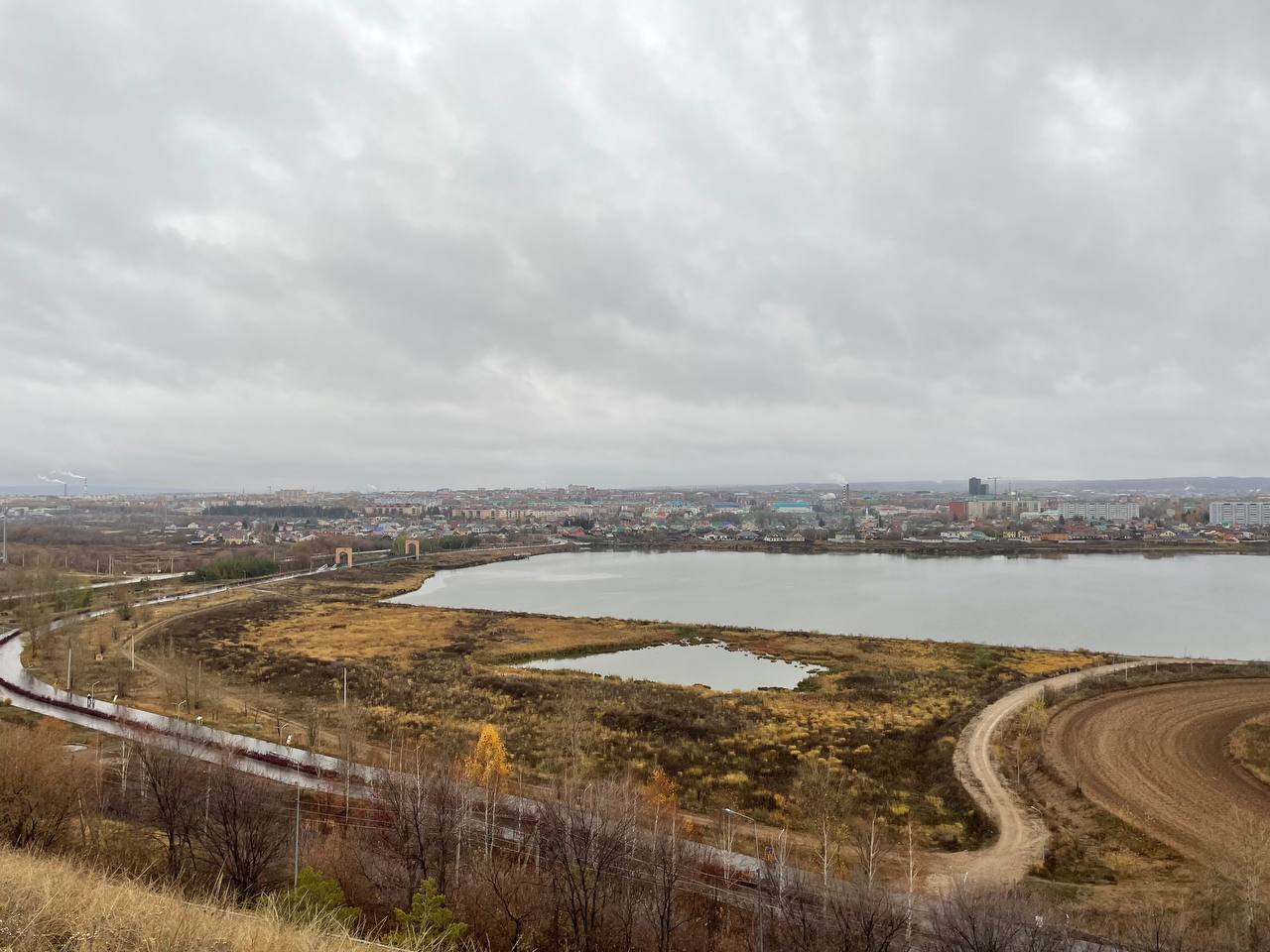 Almetyevsk. View from the observation deck. Maidan - My, Almetyevsk, Travels, The photo, Nature, Tatarstan, Observation deck, Lake, Reservoir, Images, Stairs, Longpost