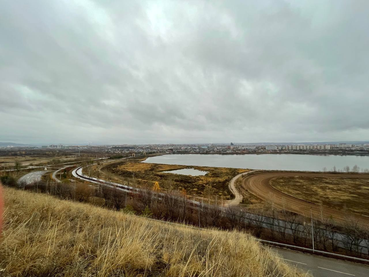 Almetyevsk. View from the observation deck. Maidan - My, Almetyevsk, Travels, The photo, Nature, Tatarstan, Observation deck, Lake, Reservoir, Images, Stairs, Longpost