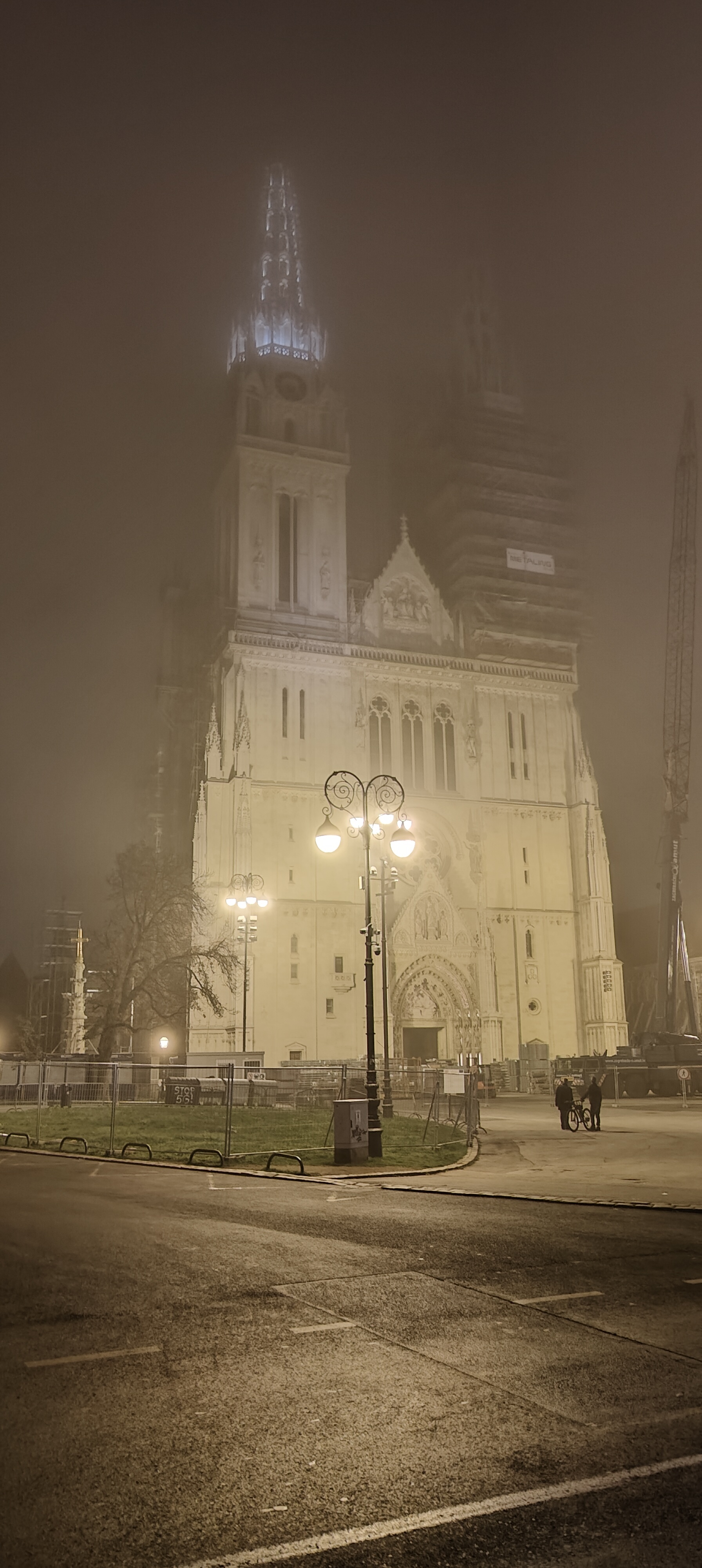 Zagreb - My, Zagreb, Fog, Autumn, Croatia, Longpost, Lamp, Monument, Cathedral