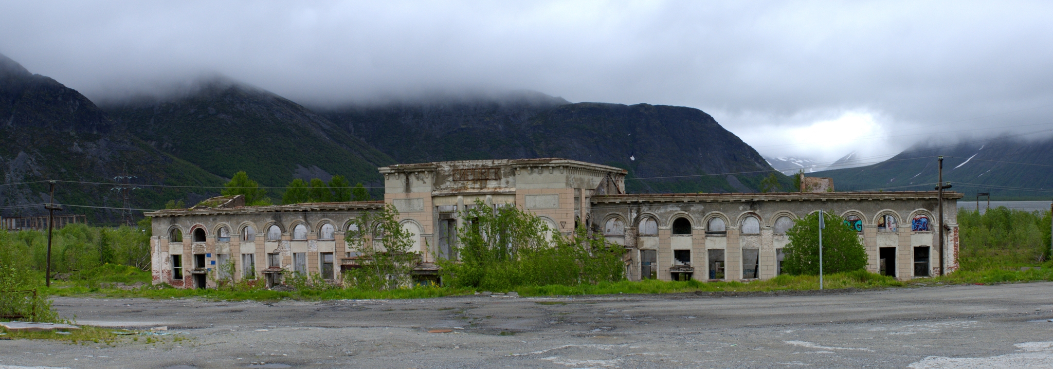 Forgotten pearl of the Arctic - My, Railway, Oktyabrskaya Railway, Russian Railways, Kirovsk, Railway station, Murmansk region, Arctic, Abandoned