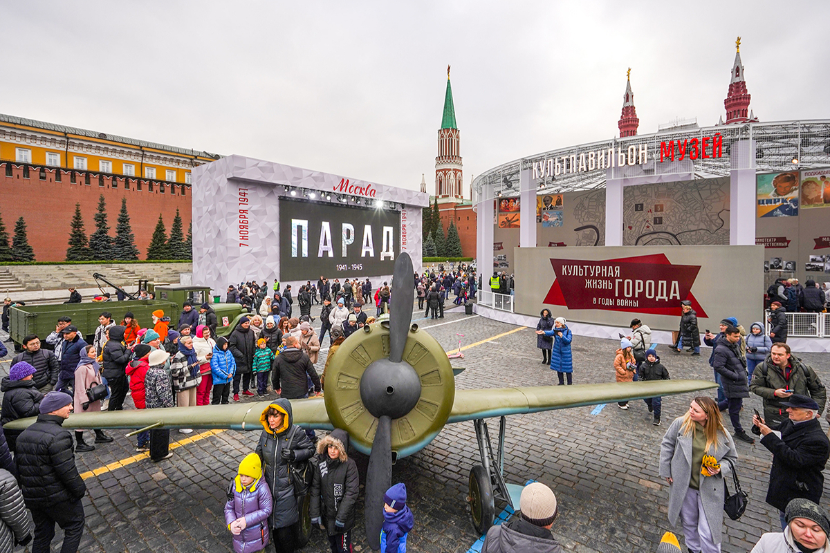 Open Air Museum on Red Square (12 photos) - The Great Patriotic War, Tanks, Museum, Moscow, Military equipment, The photo, Aviation, Military, The Second World War, Longpost