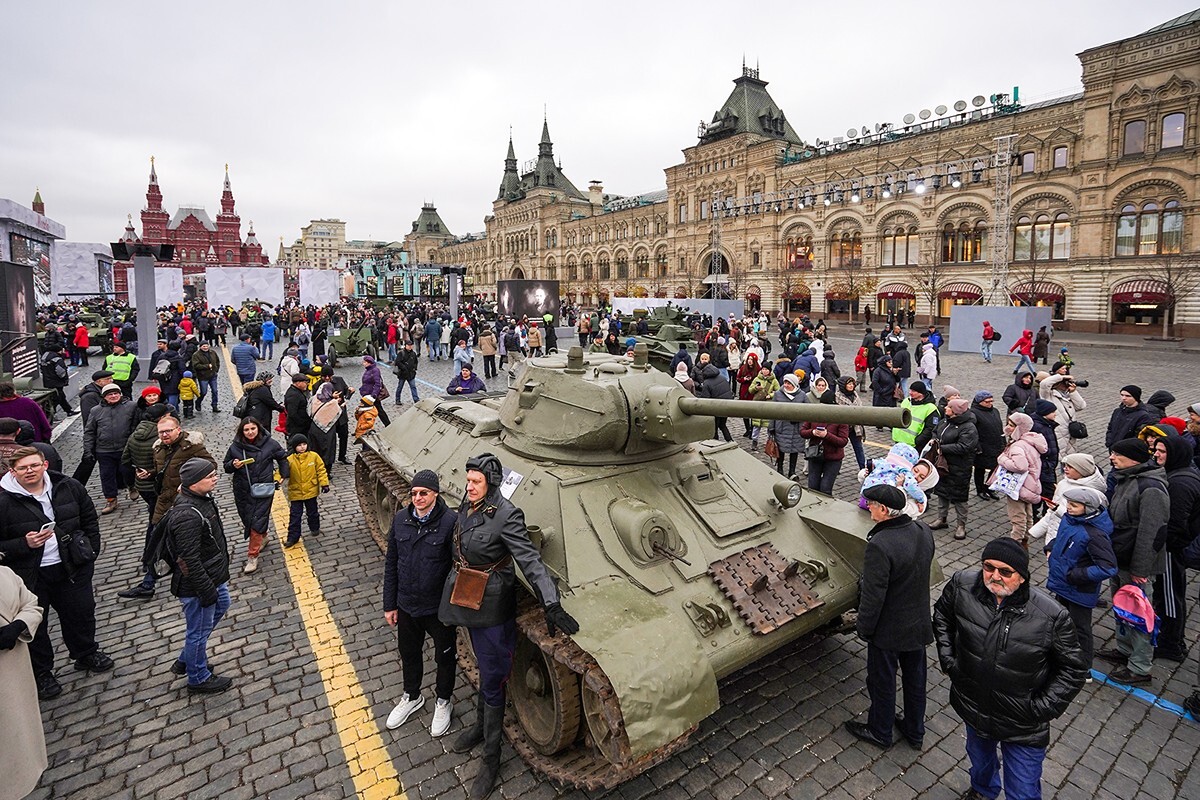 Open Air Museum on Red Square (12 photos) - The Great Patriotic War, Tanks, Museum, Moscow, Military equipment, The photo, Aviation, Military, The Second World War, Longpost