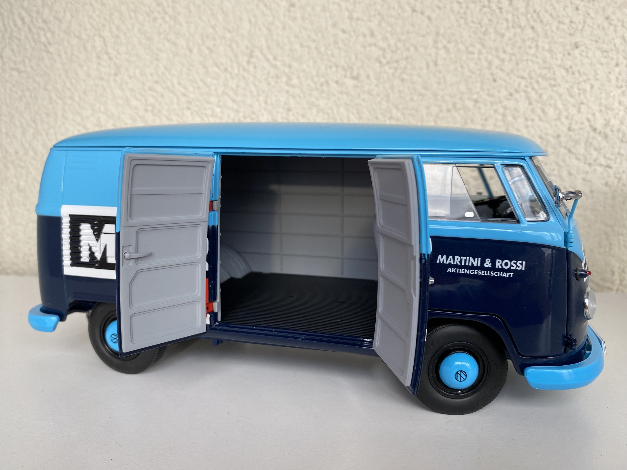 Volkswagen T1 BUS Martini - My, Modeling, Scale model, Transporter, Martini, Collecting, Volkswagen, Longpost