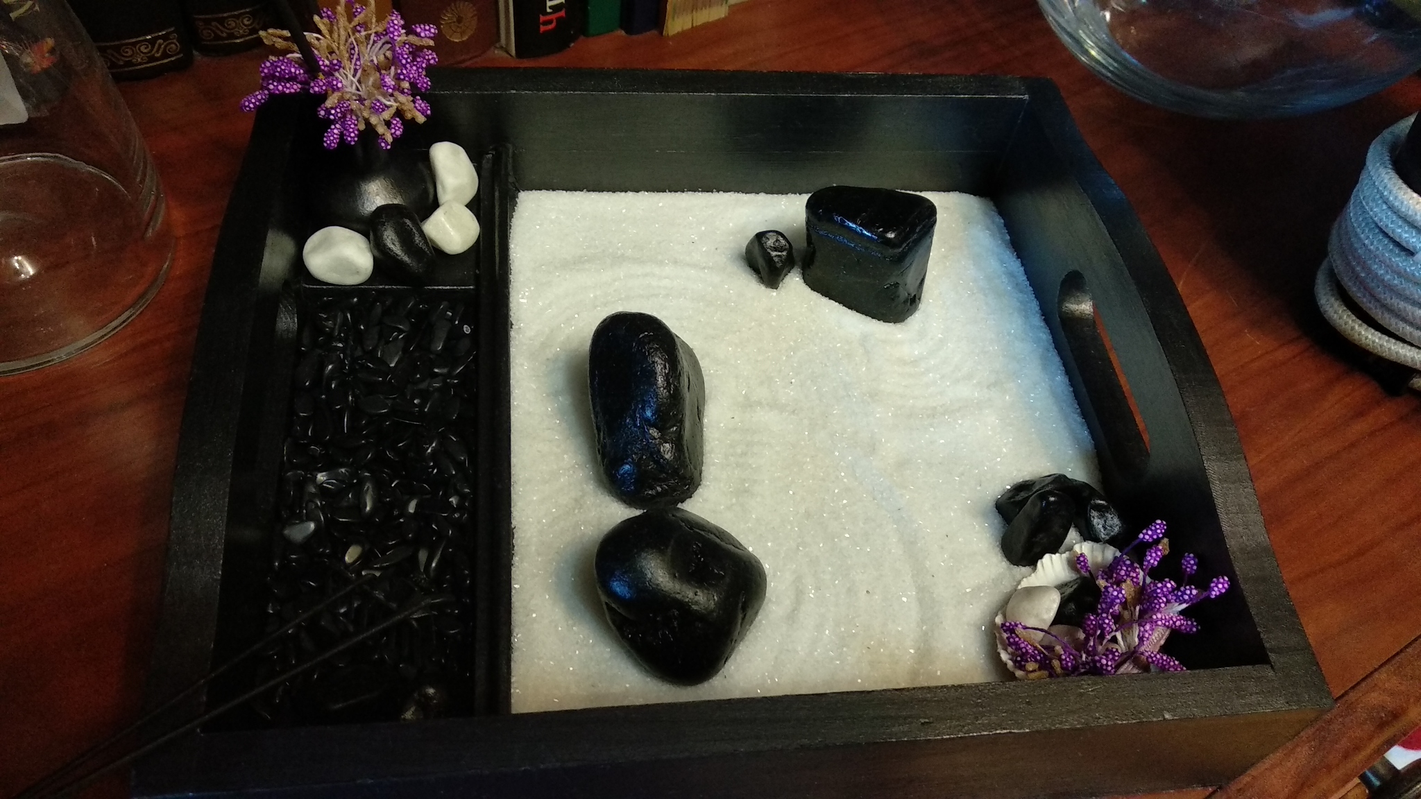«Суйсэки, мини-сад камней в офисе»