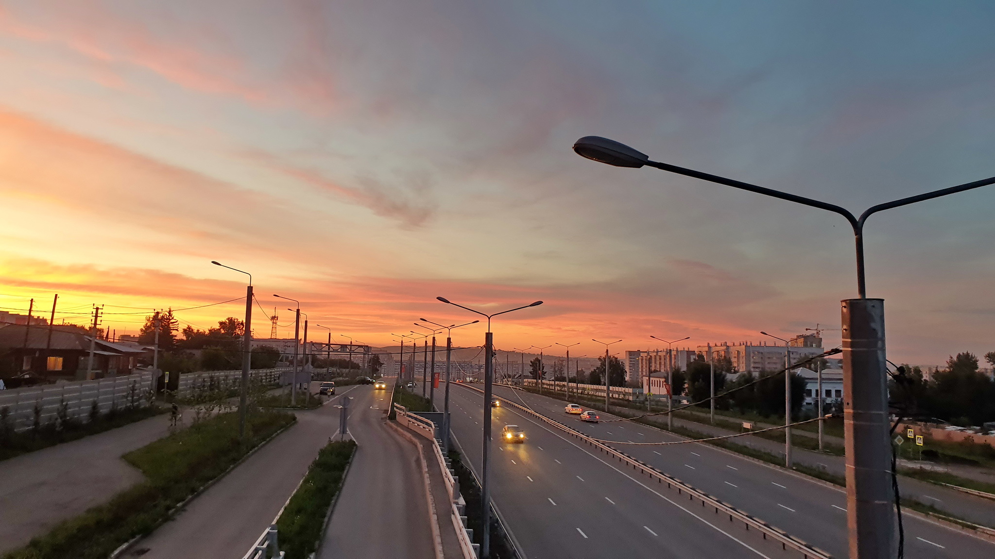 View of the Nikolaevsky Prospekt and the city from the pedestrian viaduct - My, Krasnoyarsk, Siberia, The photo, Town, Viaduct, Pedestrian bridge, Mood, Video, Longpost