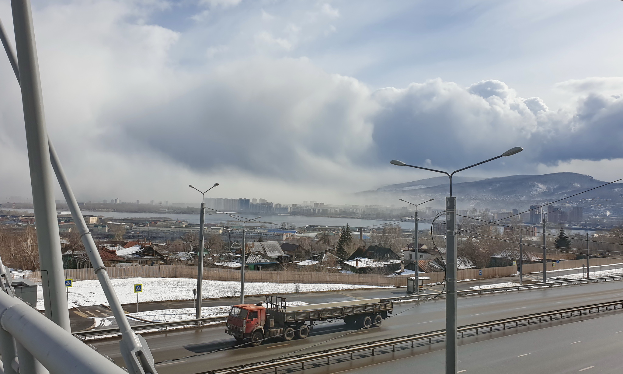 View of the Nikolaevsky Prospekt and the city from the pedestrian viaduct - My, Krasnoyarsk, Siberia, The photo, Town, Viaduct, Pedestrian bridge, Mood, Video, Longpost