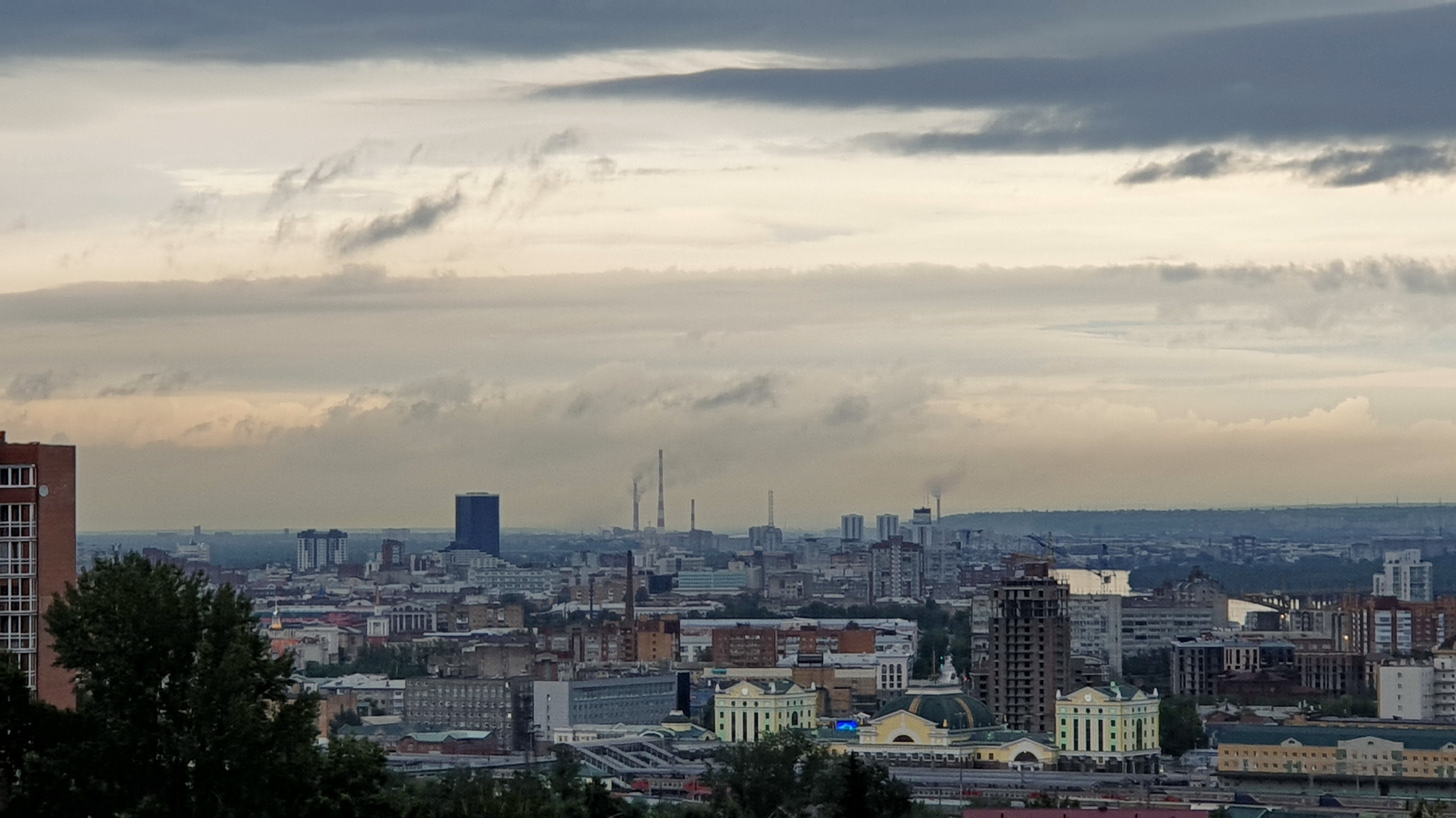 View of the Nikolaevsky Prospekt and the city from the pedestrian viaduct - My, Krasnoyarsk, Siberia, The photo, Town, Viaduct, Pedestrian bridge, Mood, Video, Longpost