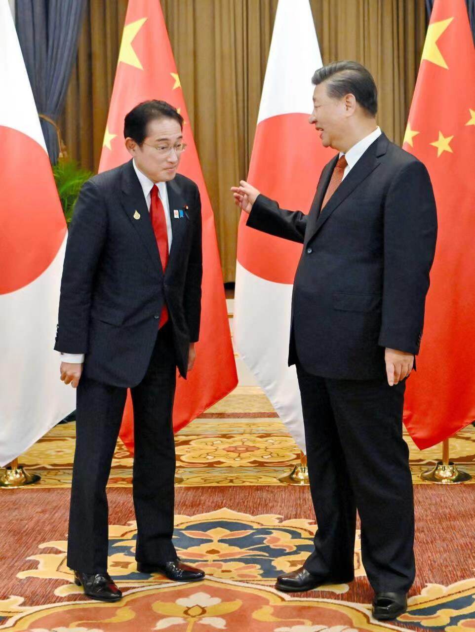 Xi Jinping speaks with Japanese Prime Minister Fumio Kishida - China, Japan, Xi Jinping, Summit, Politics