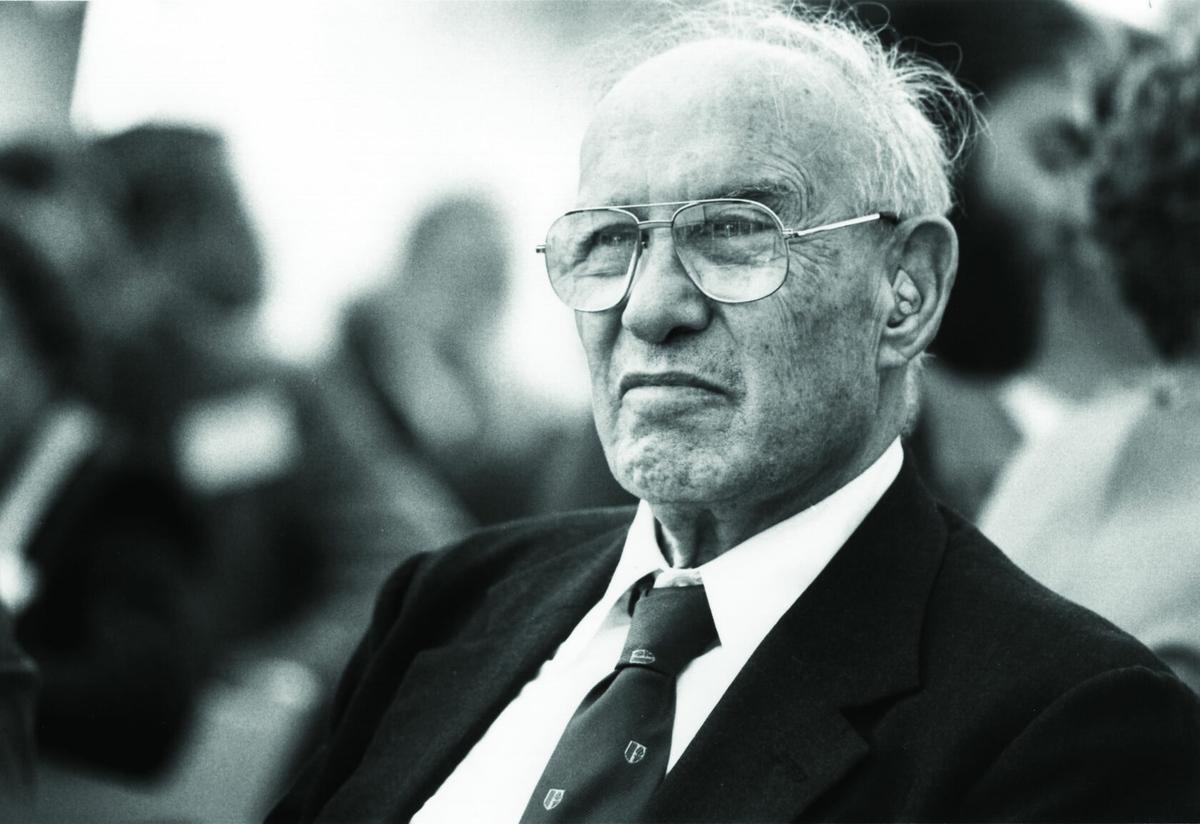 Management as a science according to Peter Drucker - Drucker, Management, Birthday, Creative people, Video, Youtube, Longpost