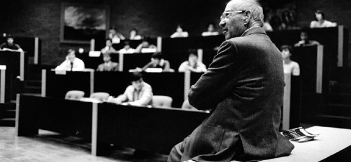 Management as a science according to Peter Drucker - Drucker, Management, Birthday, Creative people, Video, Youtube, Longpost