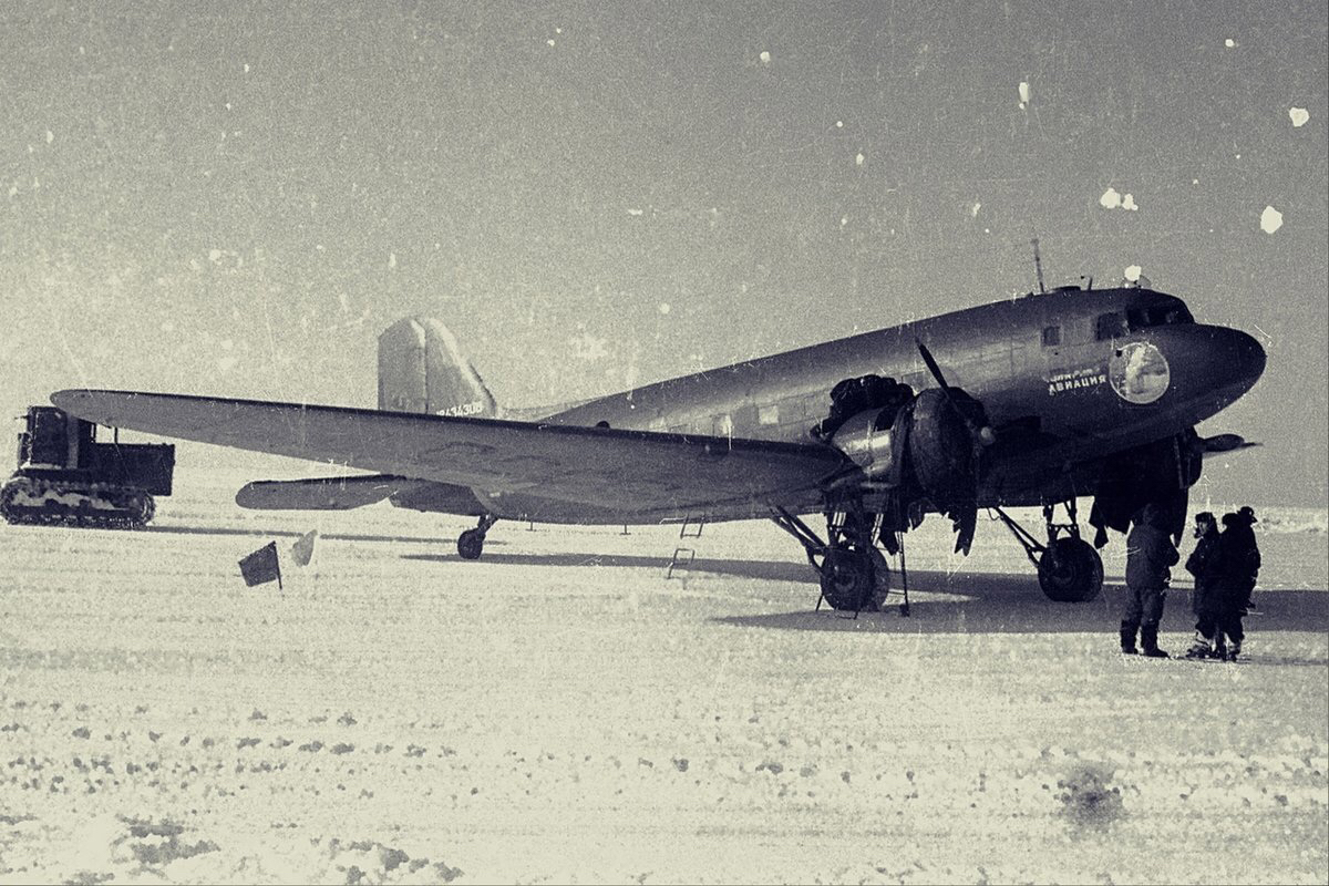 Due to a flight mechanic's error, both engines stopped in flight (they put the plane on the water). The case with the Li-2 aircraft in 1951 - Error, Engine, Flight, Airplane, Russia, Story