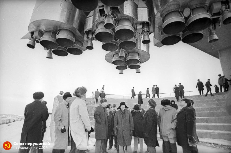 Members of the NASA delegation inspecting the Vostok launch vehicle, 1970 - the USSR, History of the USSR, Past, Story, История России, Made in USSR, Childhood in the USSR, Space, NASA, Rocket, 70th, The photo, Old photo, Black and white photo, Film, Technologies, Cosmonautics, Back to USSR