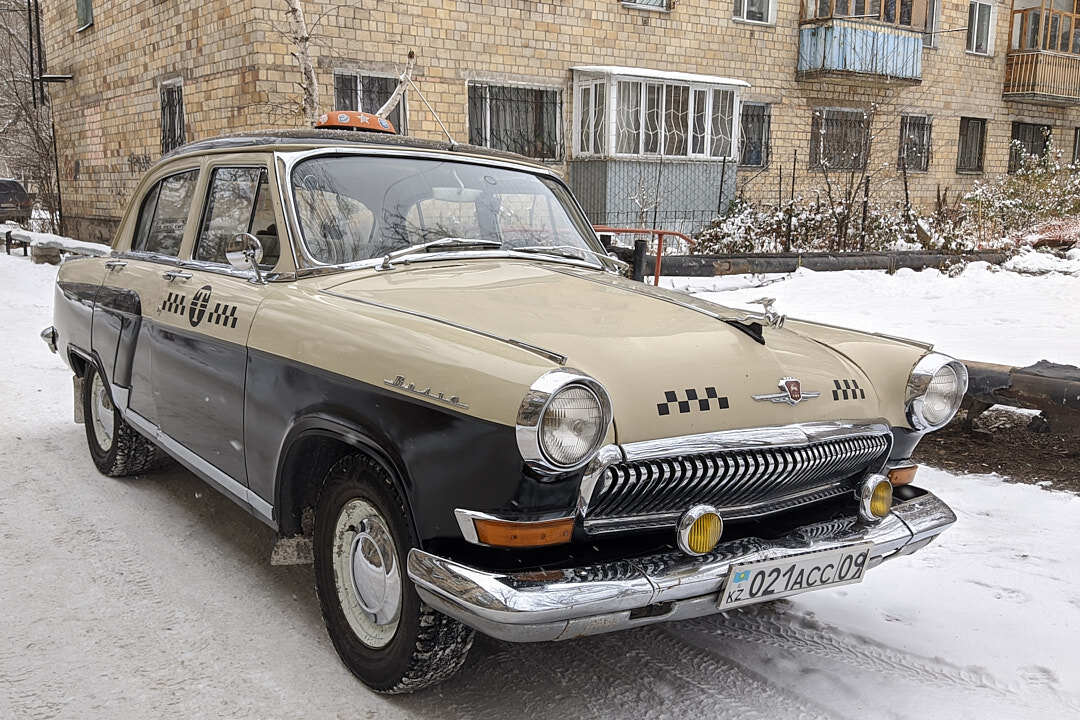 Karaganda taxi. Just a photo passed by - My, Gaz-21, Taxi, Karaganda, Kazakhstan, The photo, Retro car