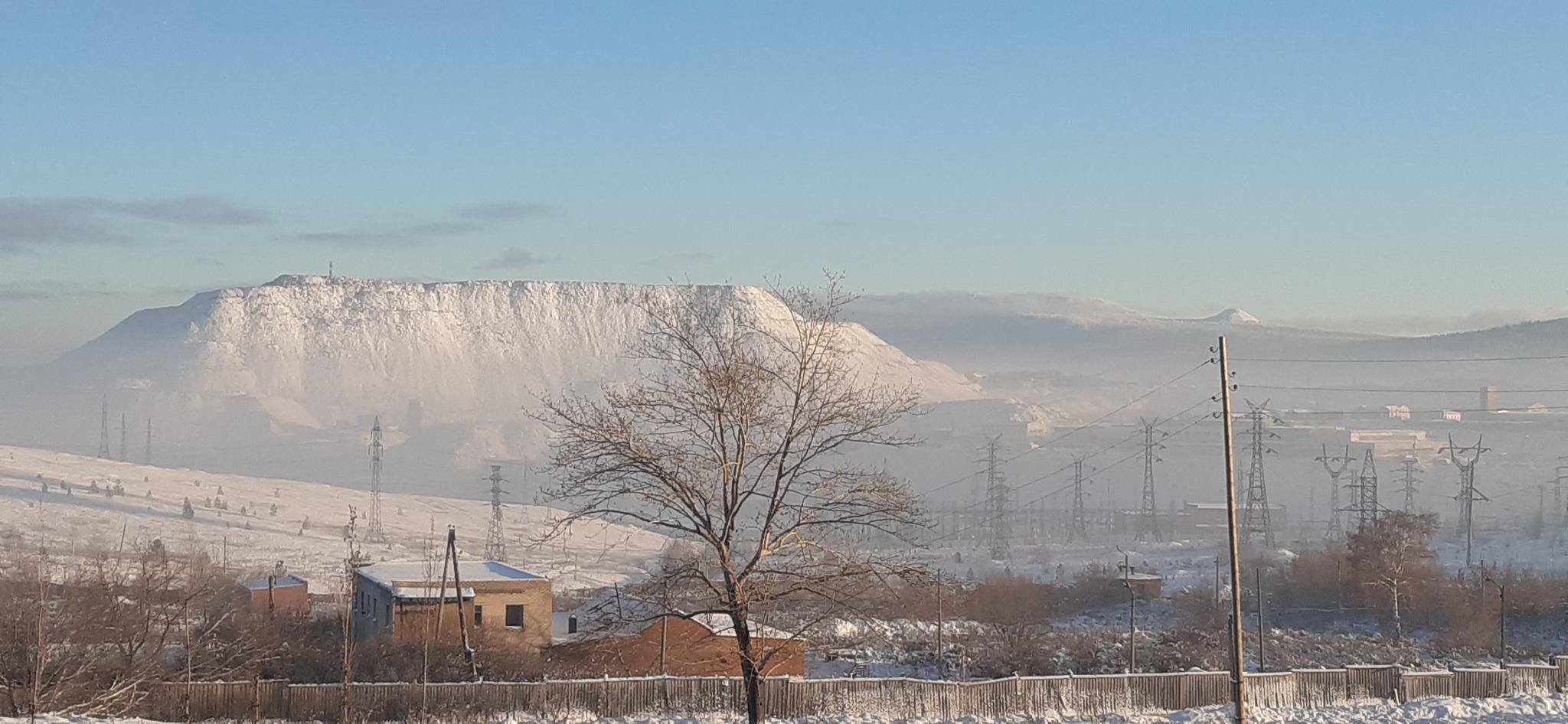 Outskirts of a mountain town - My, Outskirts, Town, Russia, Satka, Chelyabinsk region, Southern Urals, Winter, Mobile photography, Travel across Russia, The photo