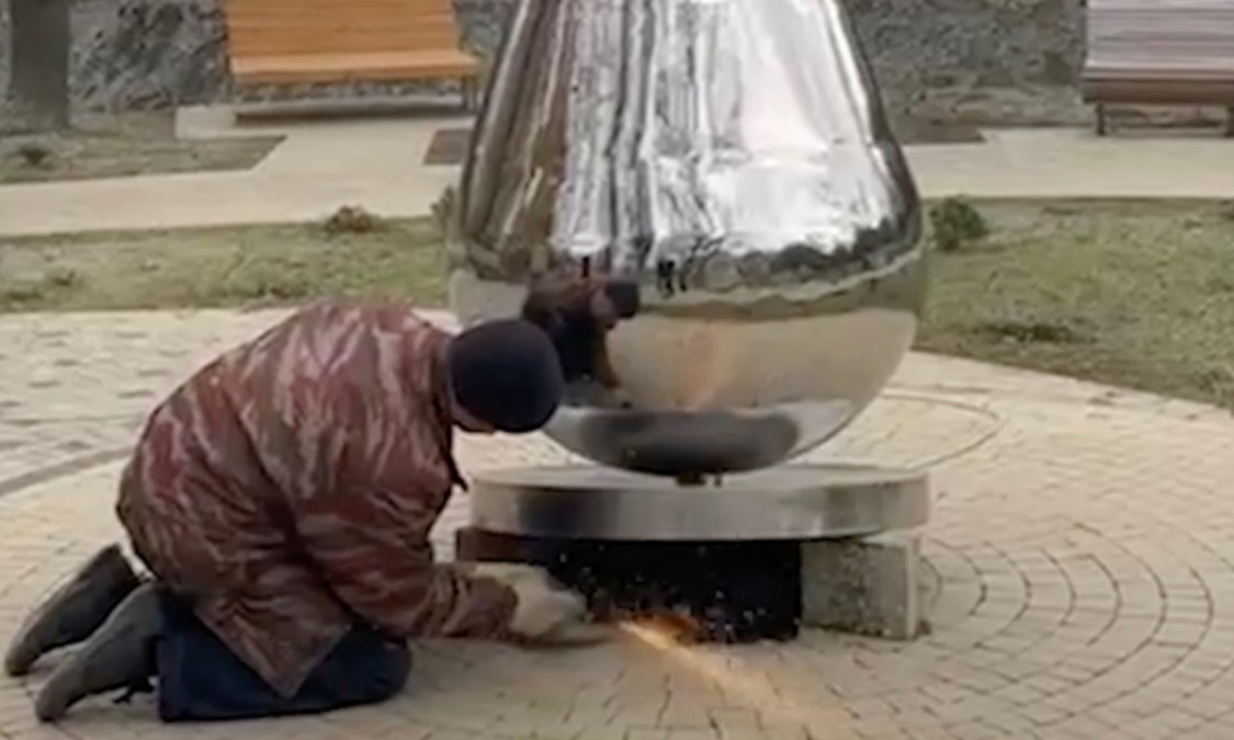 The new art object Drop did not appeal to residents of the Seversky district of the Krasnodar Territory - My, Краснодарский Край, news, Scandal, Seversky District, Art object, Beautification, Video, Longpost, Negative, Installation