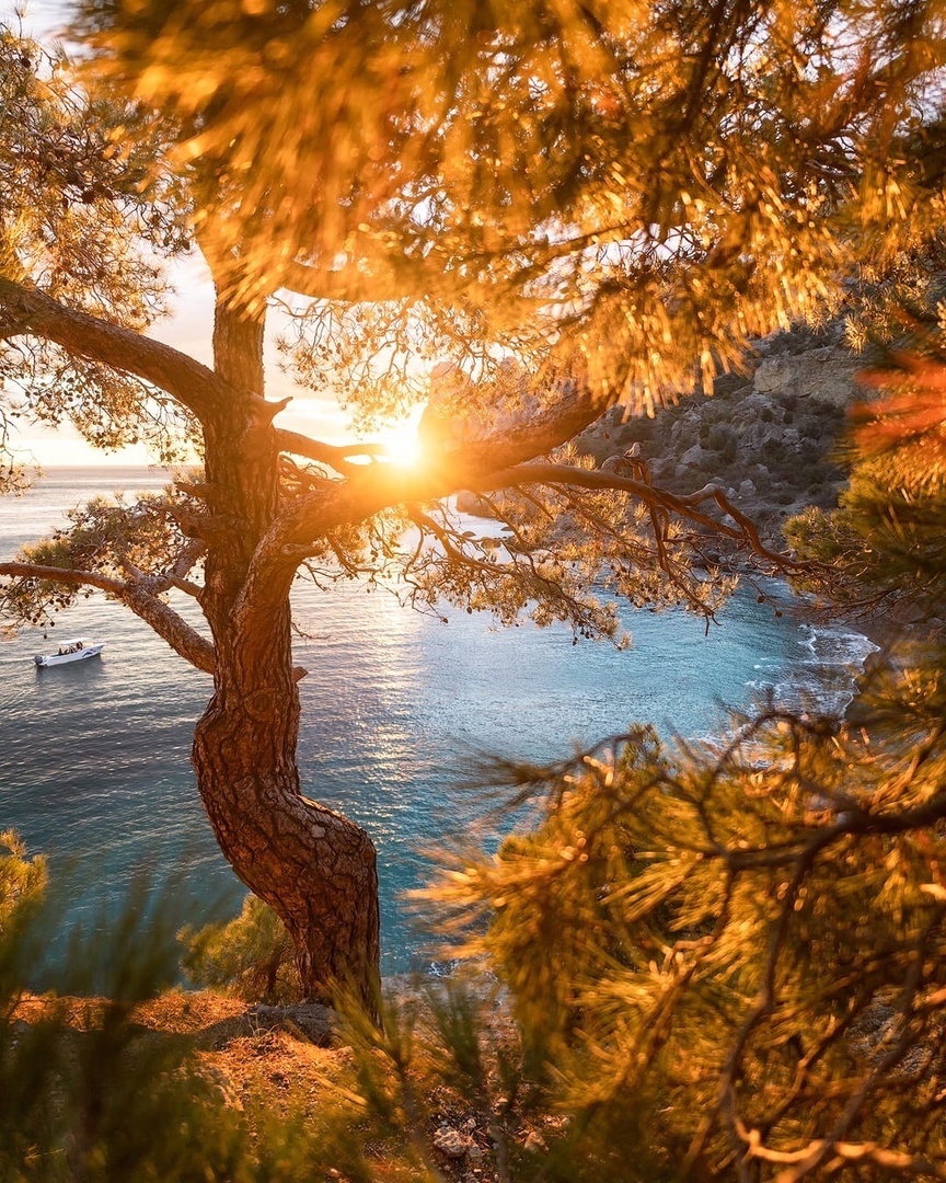 Sunset over the Royal Beach. New World. Crimea - The photo, Nature, beauty, Russia, Landscape, Sunset, Crimea, Sea, New World, The sun, The nature of Russia, The rocks, Beach, Black Sea