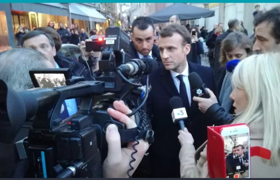 Macron did not receive a slap in the face during a visit to Grenoble - Emmanuel Macron, IA Panorama, Slap in the face, Traditions, France, Fake news