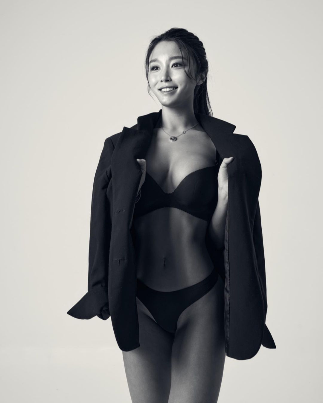 Sonhi Jung - NSFW, Sports girls, Asian, Video, Fitness Model, Jeong Seon Hee, Girls, Strong girl, Fitness Bikini, Korean women, Figure, beauty, The photo, Vertical video, Longpost, Fitonyashka