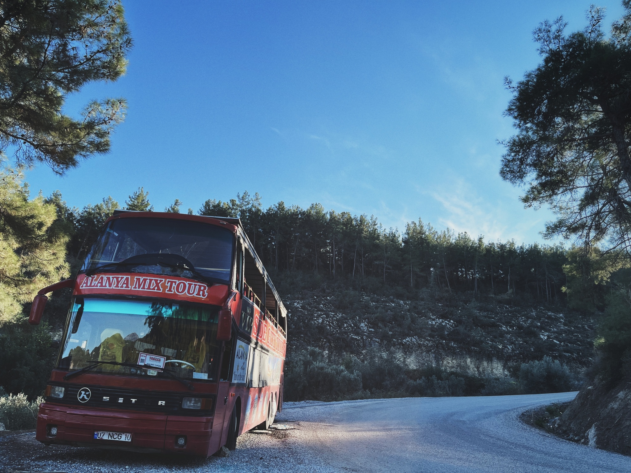 Magnificent waterfall and abandoned tour bus - My, Travels, Туристы, Tourism, Travelers, Manavgat, Waterfall, The photo, Mobile photography, Longpost